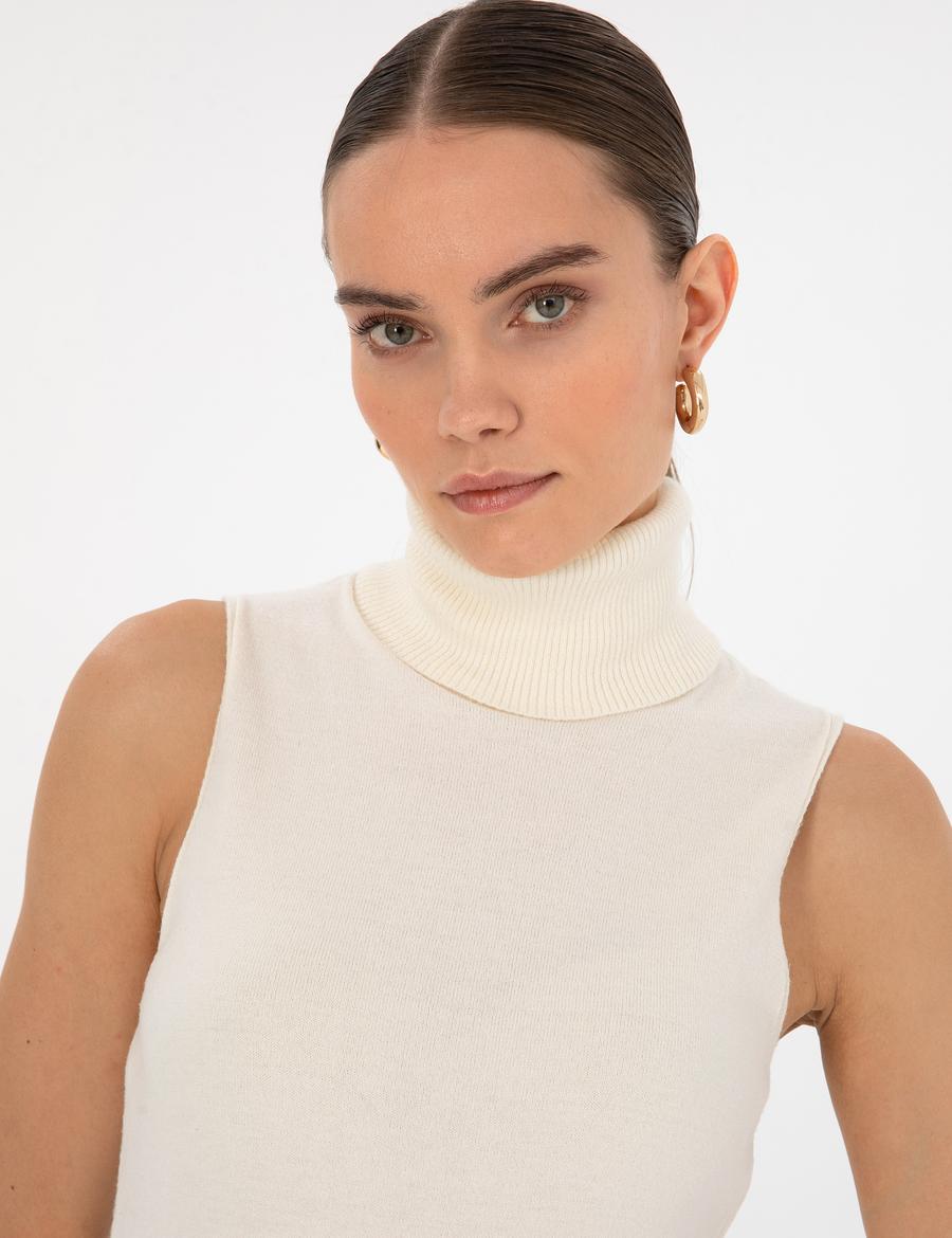 Ekru Slim Fit Balıkçı Yaka Kazak