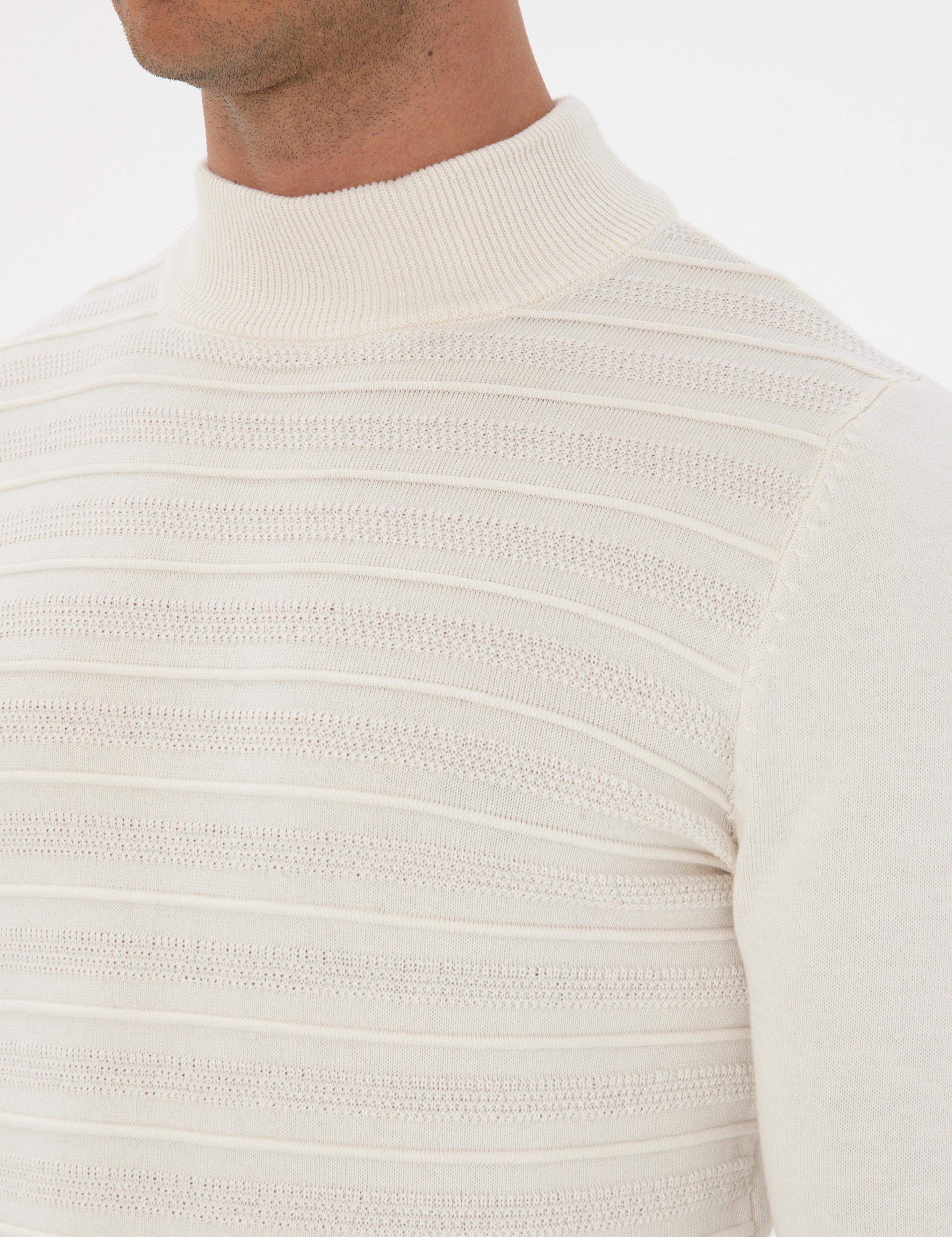 Ekru Slim Fit Çeyrek Yaka Triko Kazak