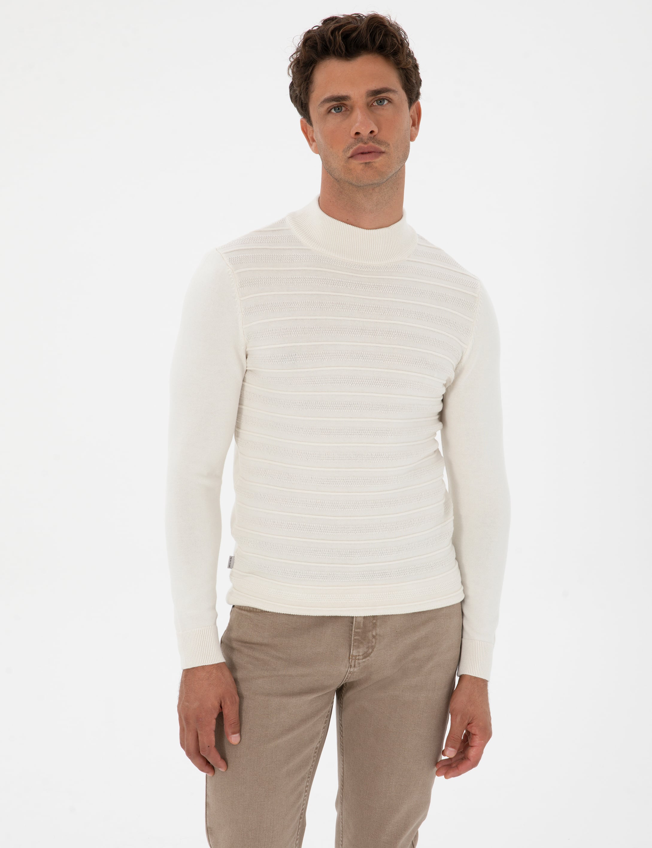 Ekru Slim Fit Çeyrek Yaka Triko Kazak