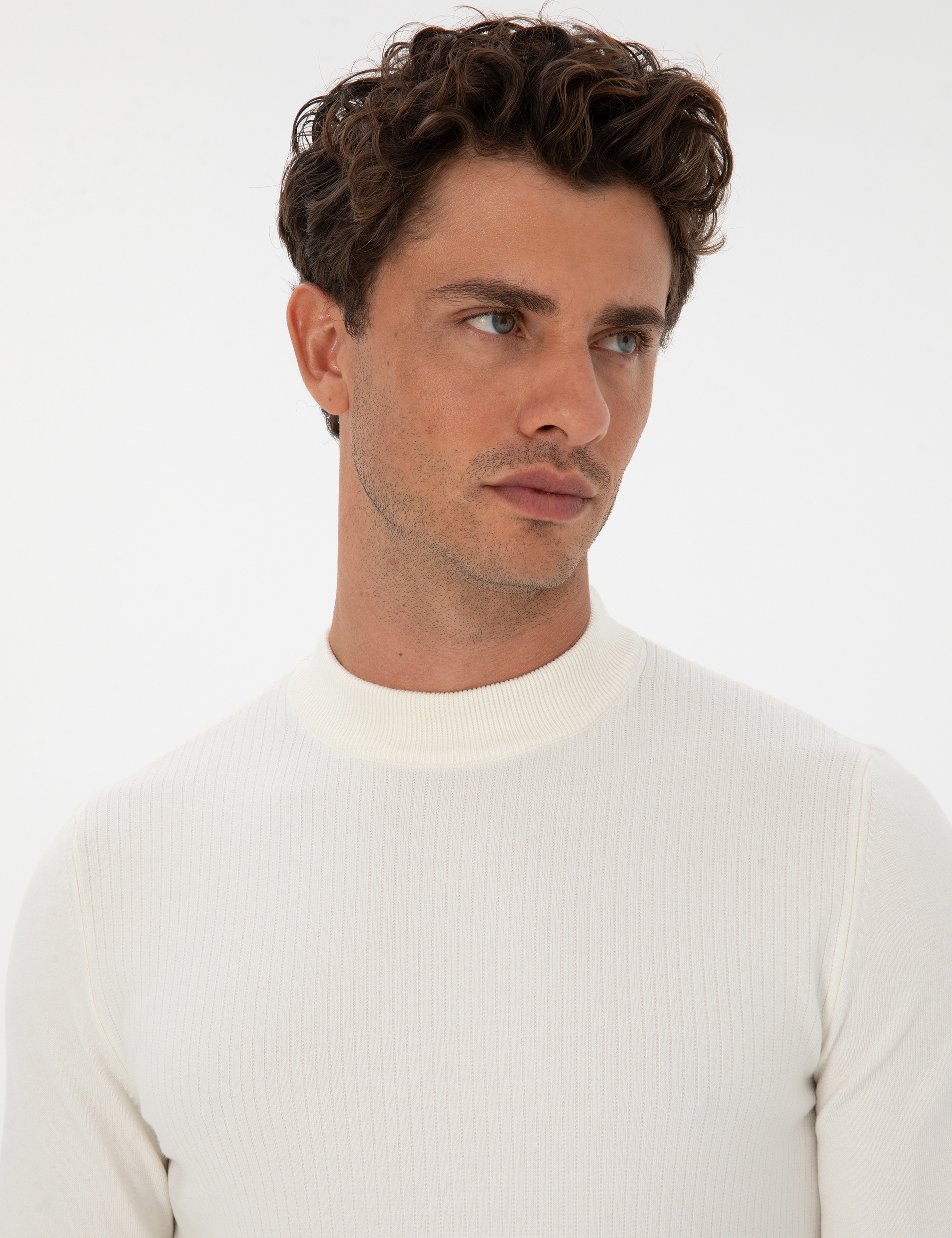 Ekru Slim Fit Çeyrek Yaka Triko Kazak
