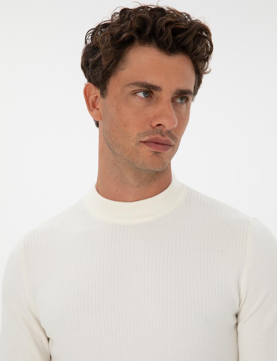 Ekru Slim Fit Çeyrek Yaka Triko Kazak