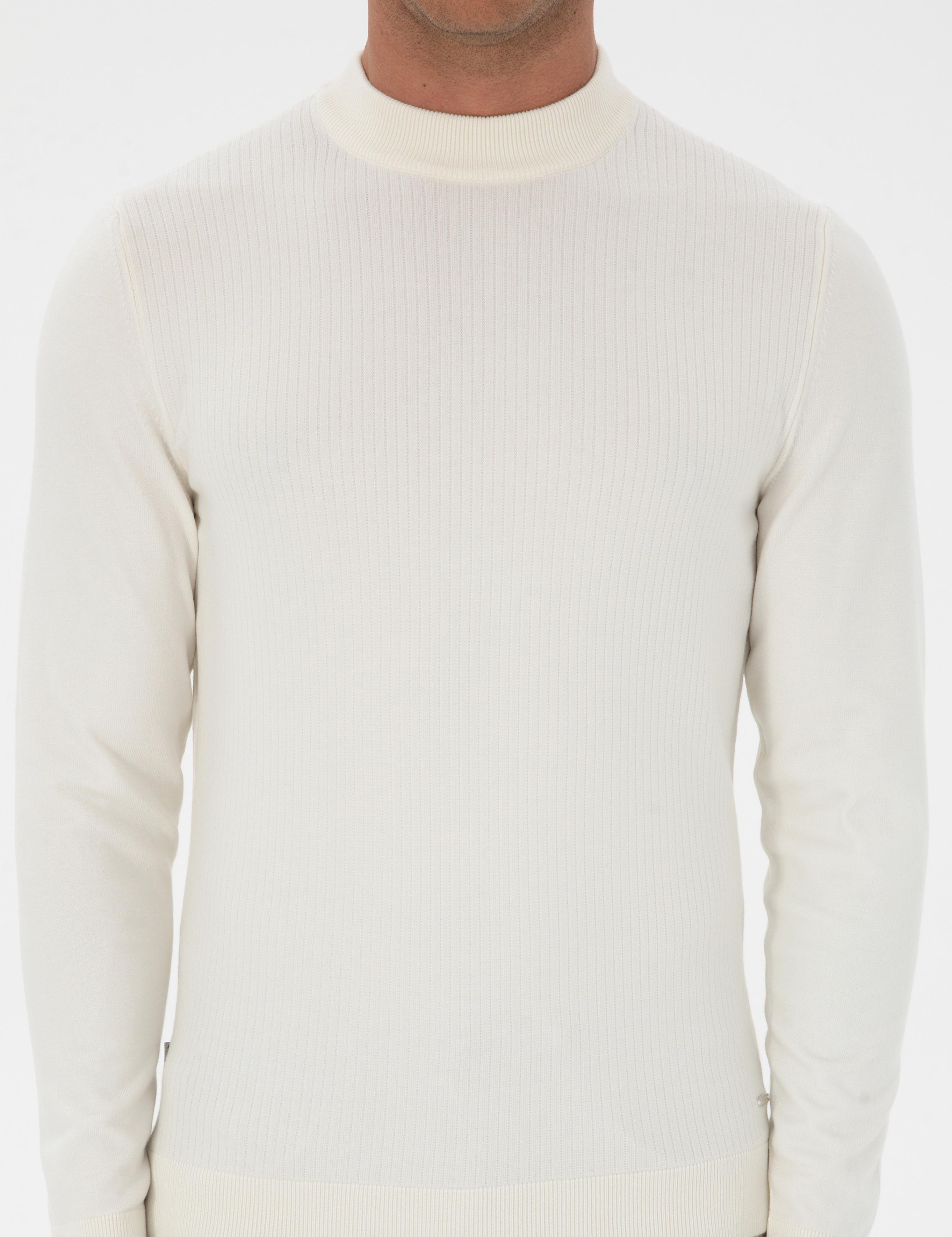 Ekru Slim Fit Çeyrek Yaka Triko Kazak