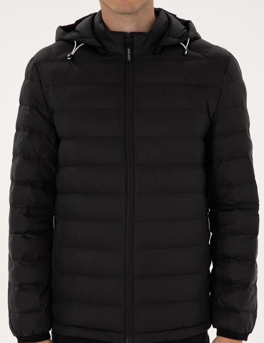 Siyah Kapitone Kapüşonlu Mont