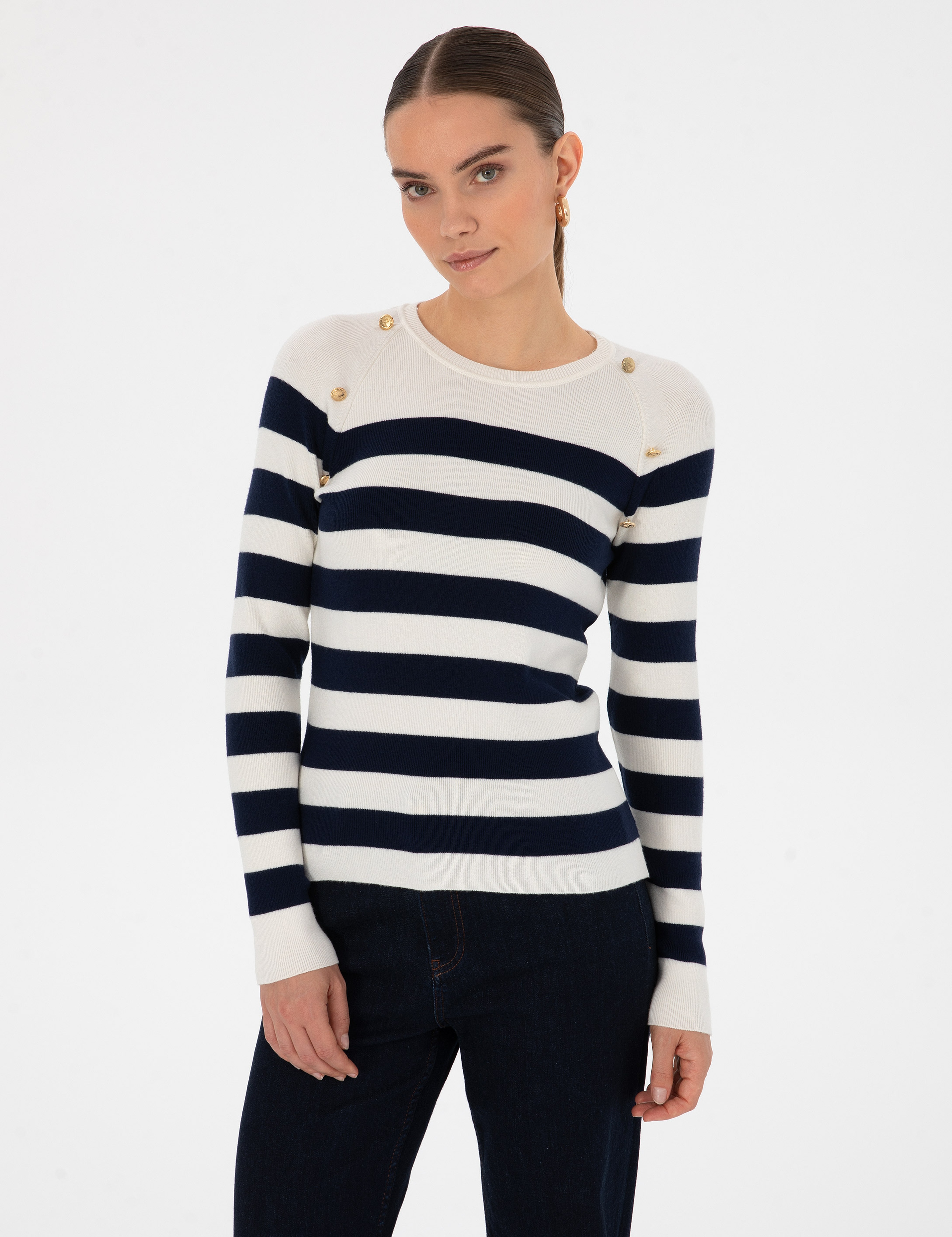 Ekru Slim Fit Düğme Detaylı Kazak - Image 1