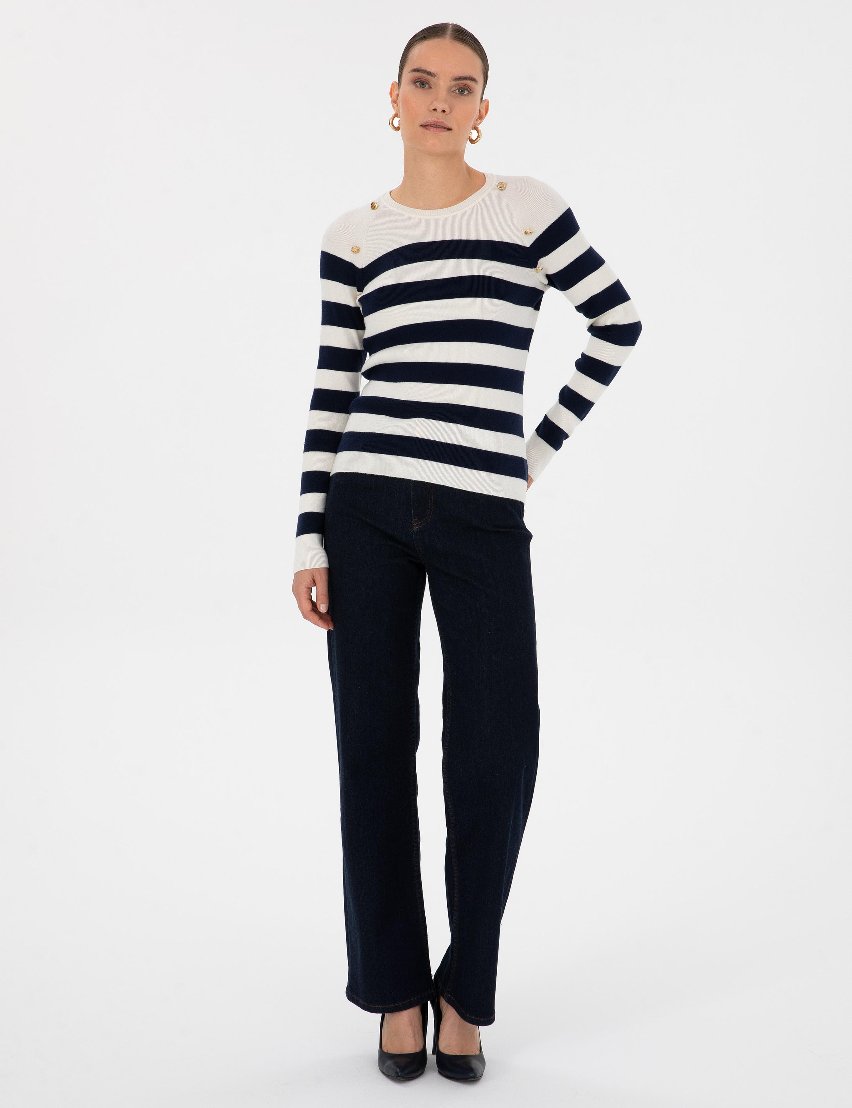 Ekru Slim Fit Düğme Detaylı Kazak