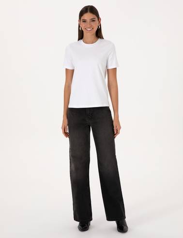 Beyaz Regular Fit Bisiklet Yaka Basic Tişört