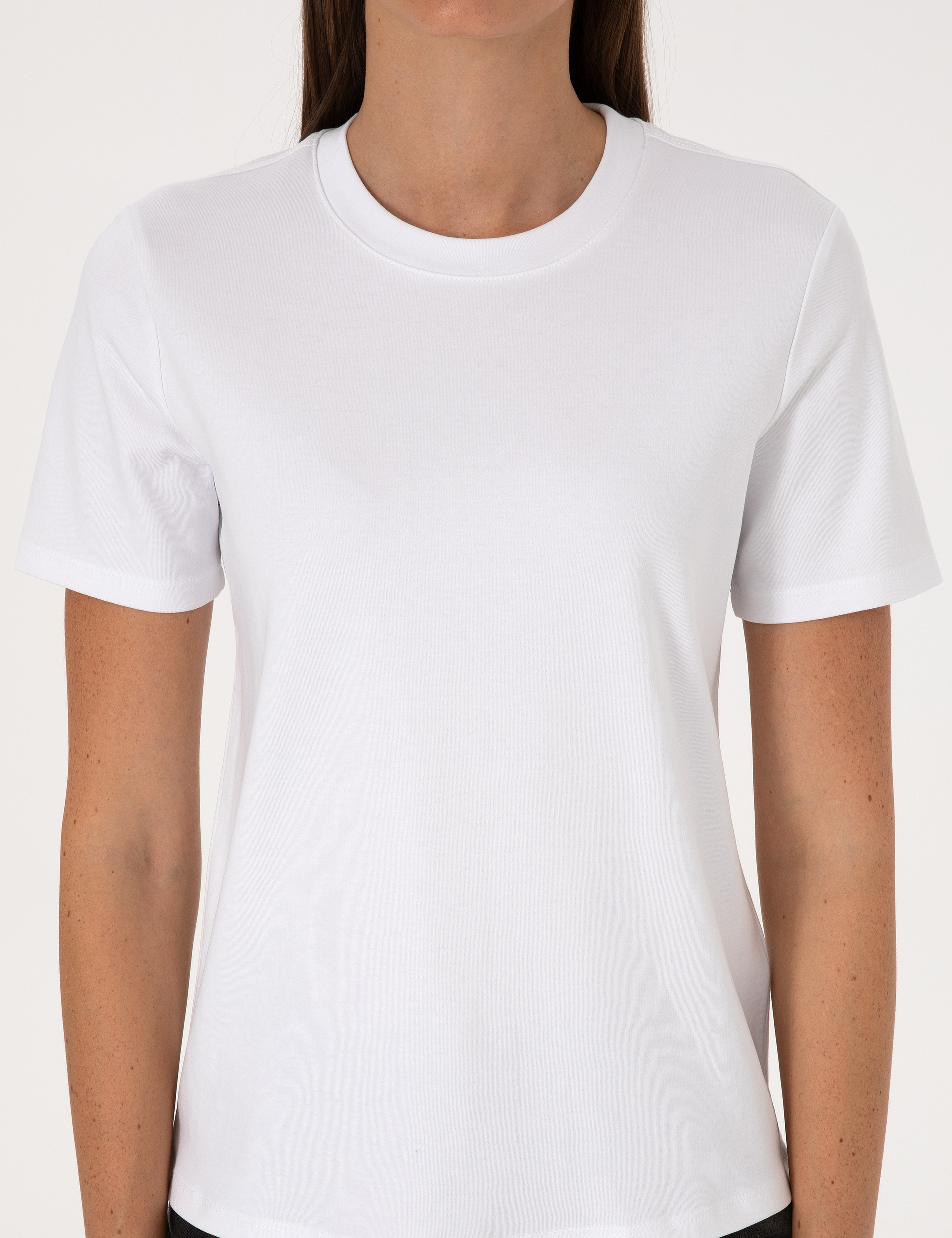 Beyaz Regular Fit Bisiklet Yaka Basic Tişört