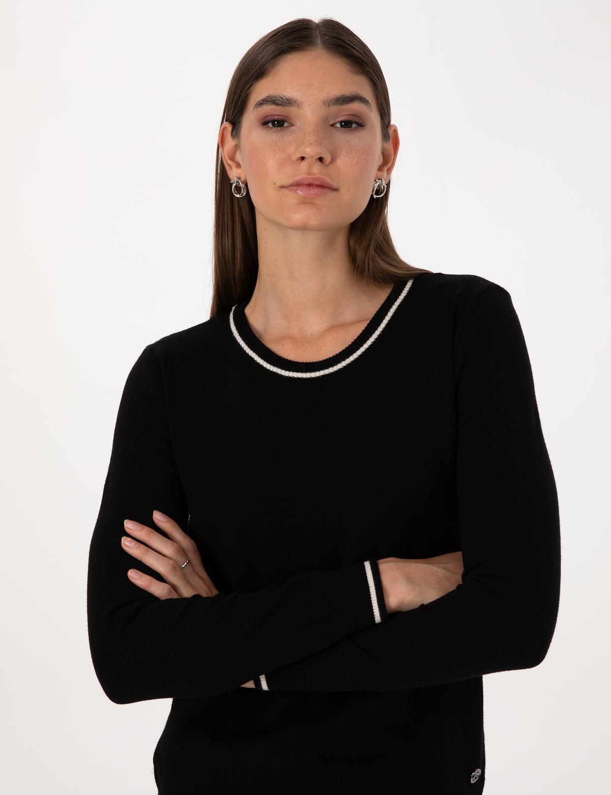 Siyah Slim Fit Çizgi Detaylı Basic Kazak - 50315910004