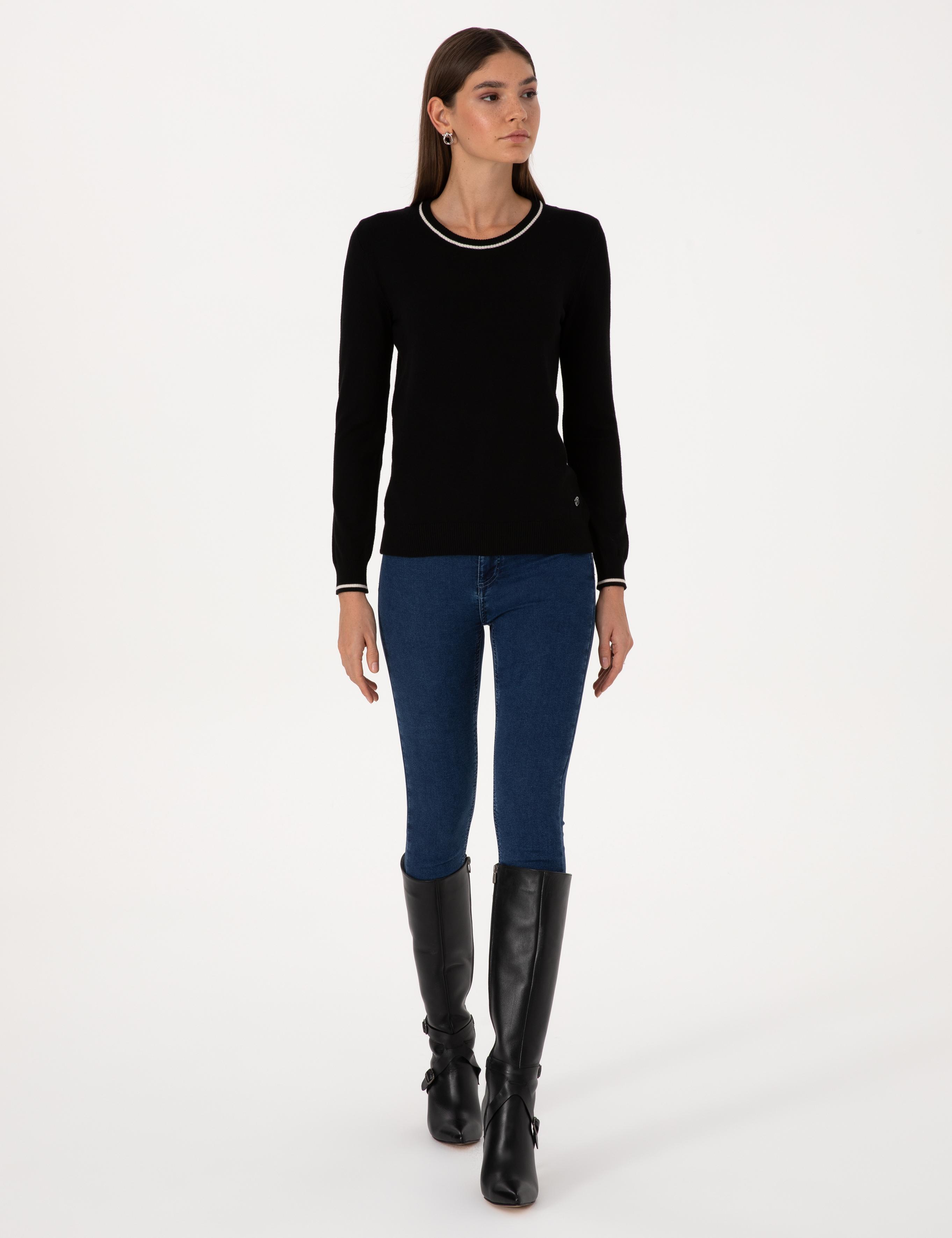 Siyah Slim Fit Çizgi Detaylı Basic Kazak