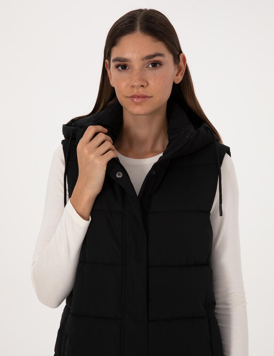 Siyah Çıkarılabilir Kapüşonlu Yelek