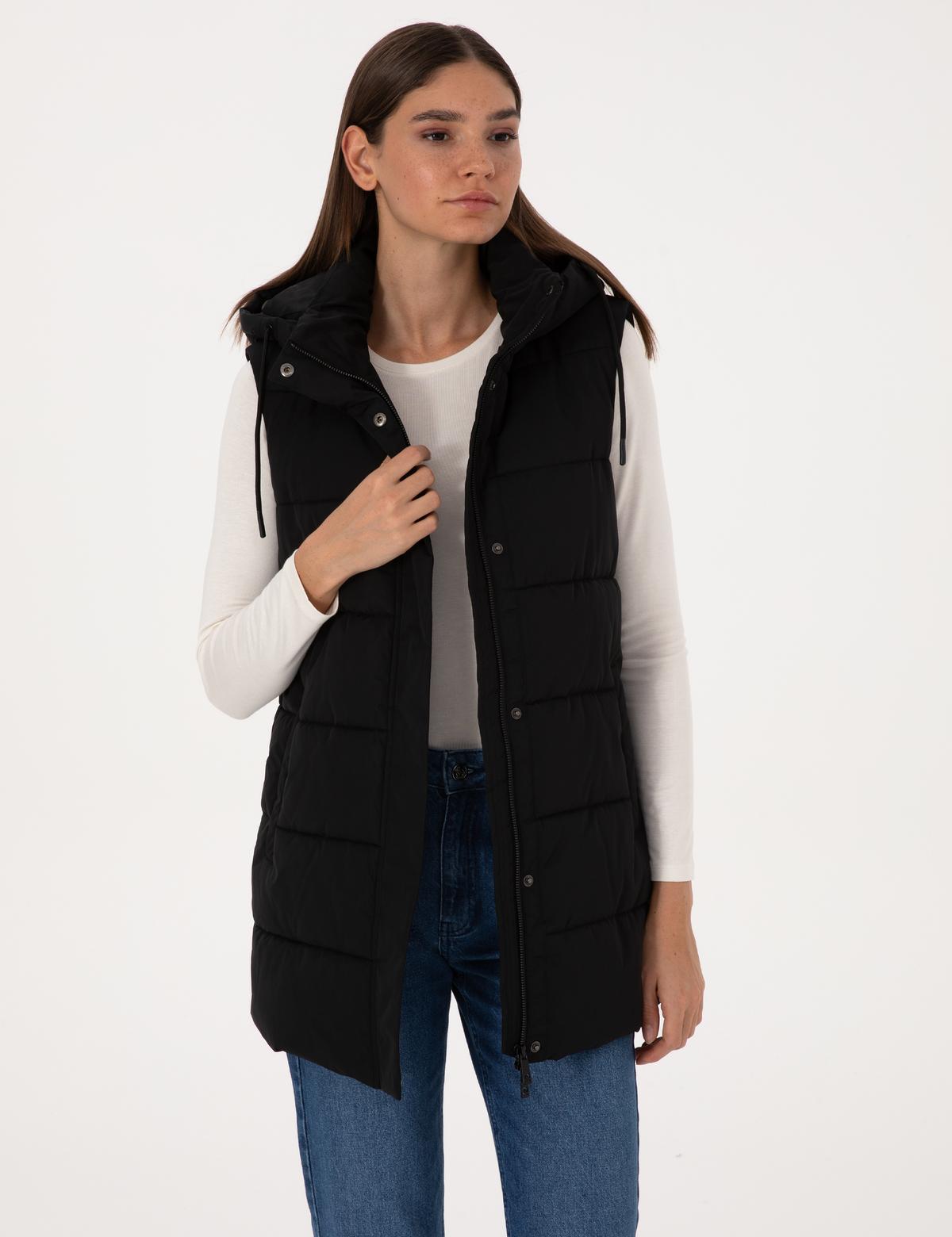 Siyah Çıkarılabilir Kapüşonlu Yelek - 50309044004