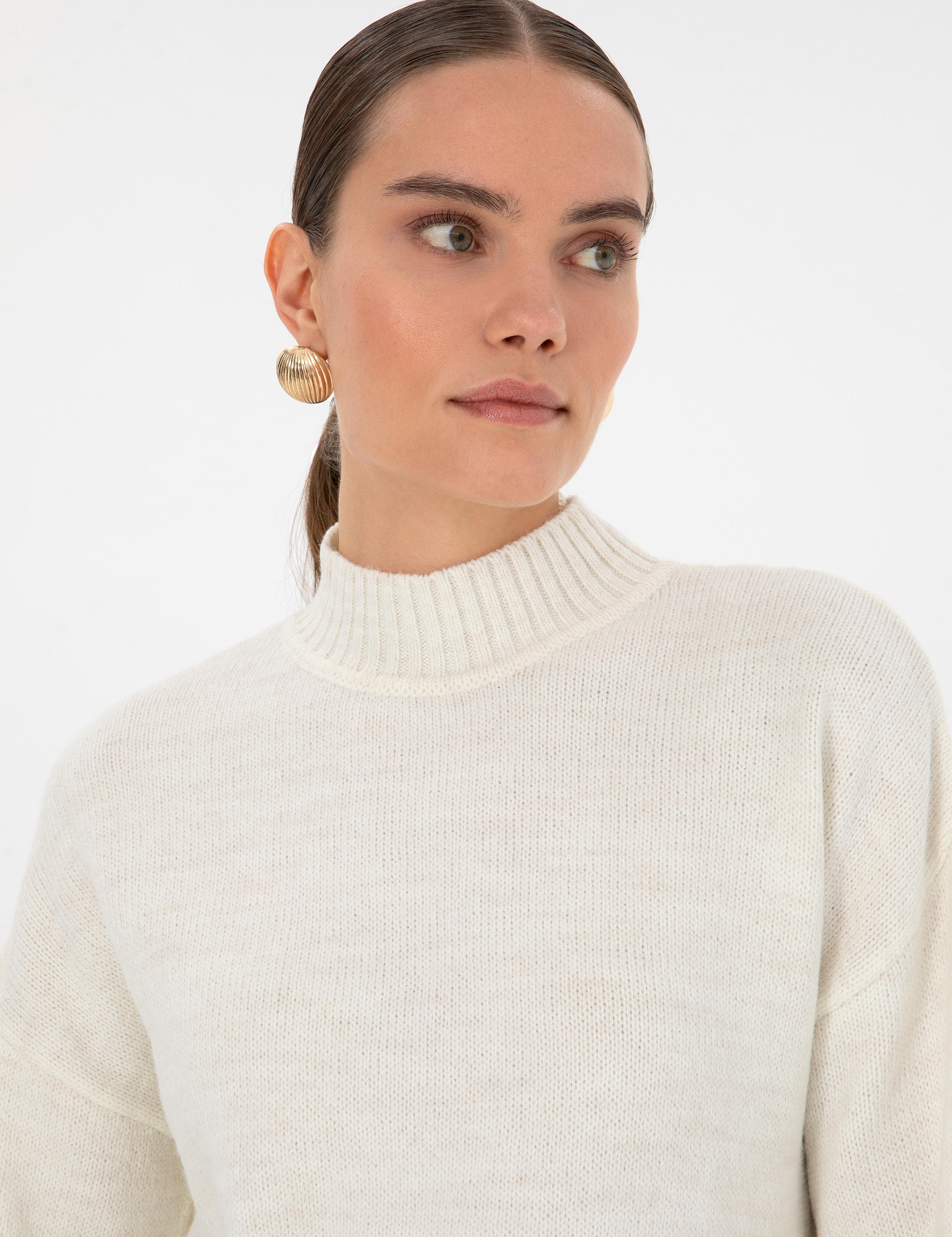 Ekru Comfort Fit Yarım Balıkçı Kazak