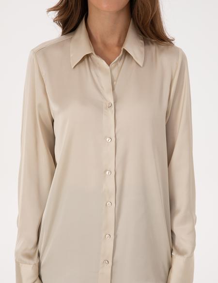 Kum Regular Fit Saten Uzun Kollu Gömlek - 50319346017