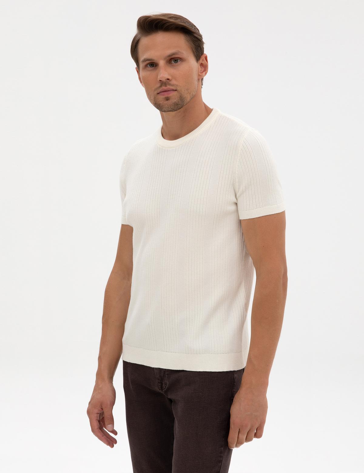 Ekru Slim Fit Bisiklet Yaka Triko Kazak