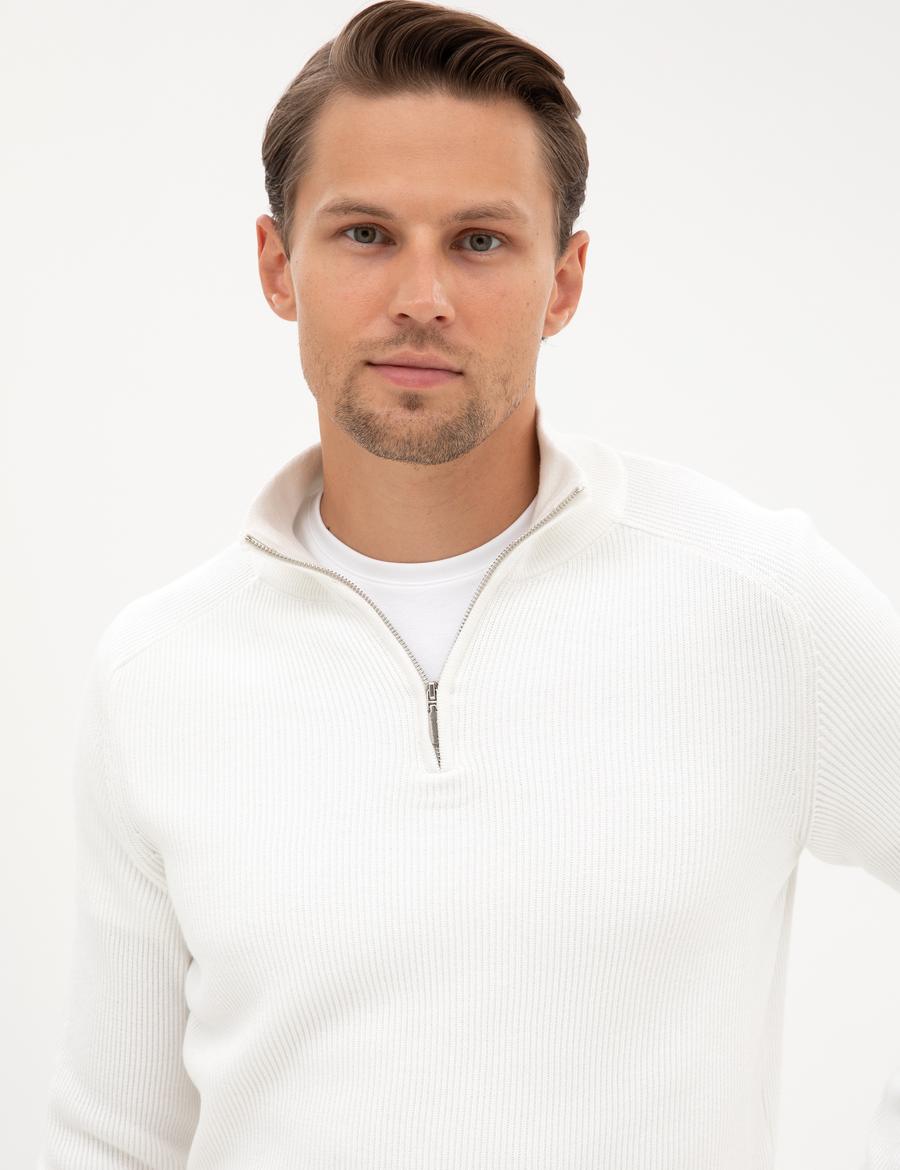 Ekru Slim Fit Dik Yaka Fermuarlı Triko Kazak