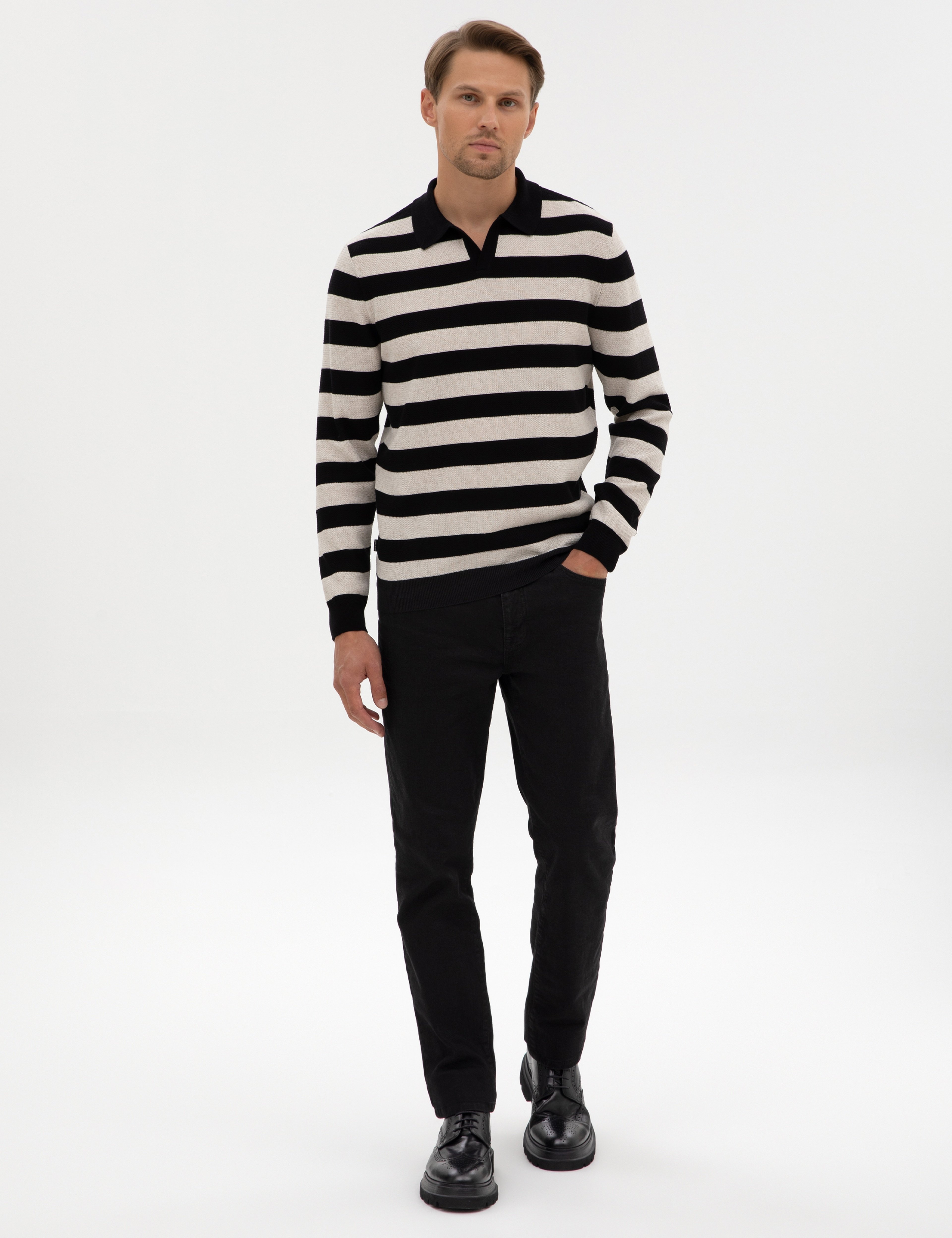Siyah Slim Fit Keten Karışımlı Apaş Yaka Triko Kazak