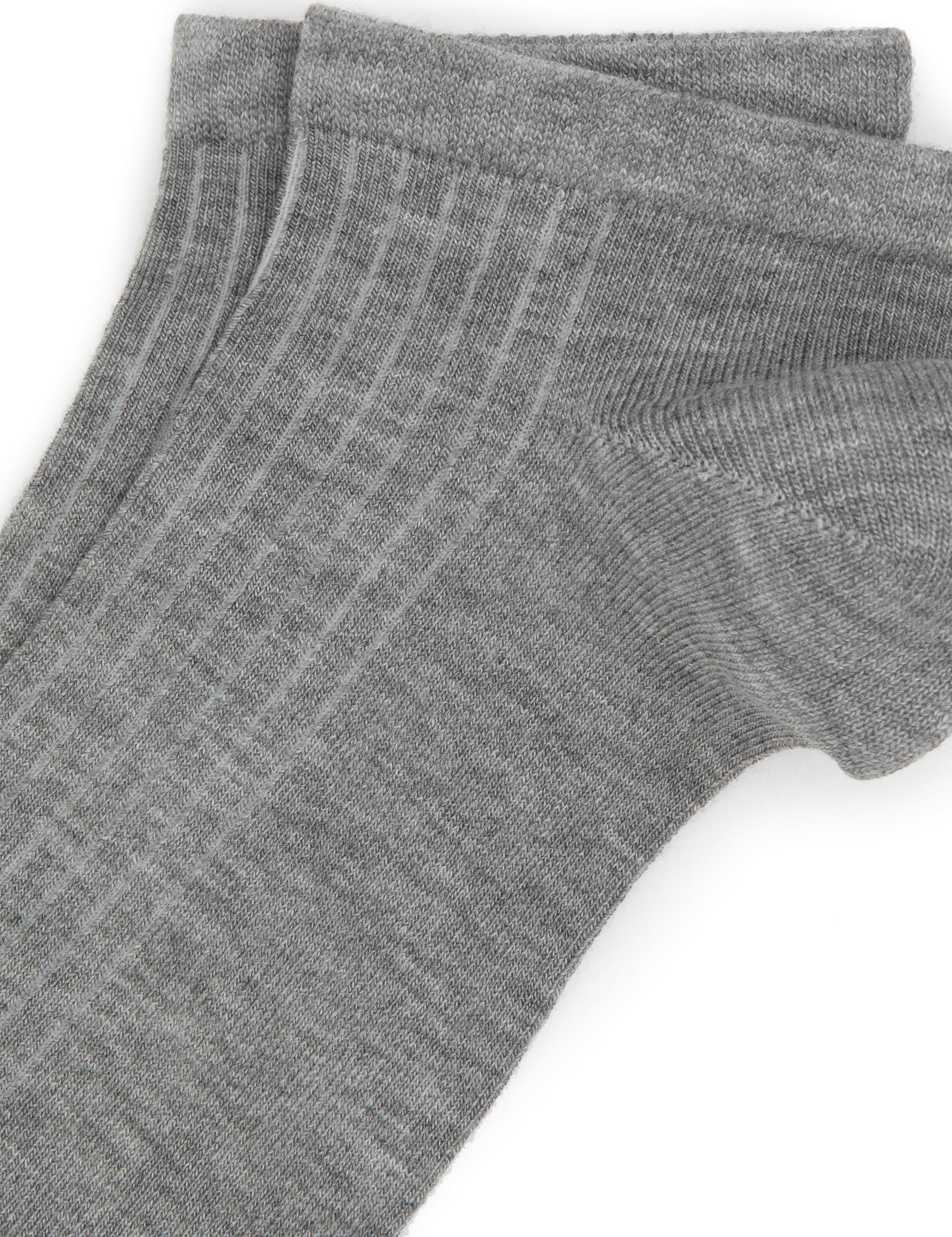 Gri Çorap