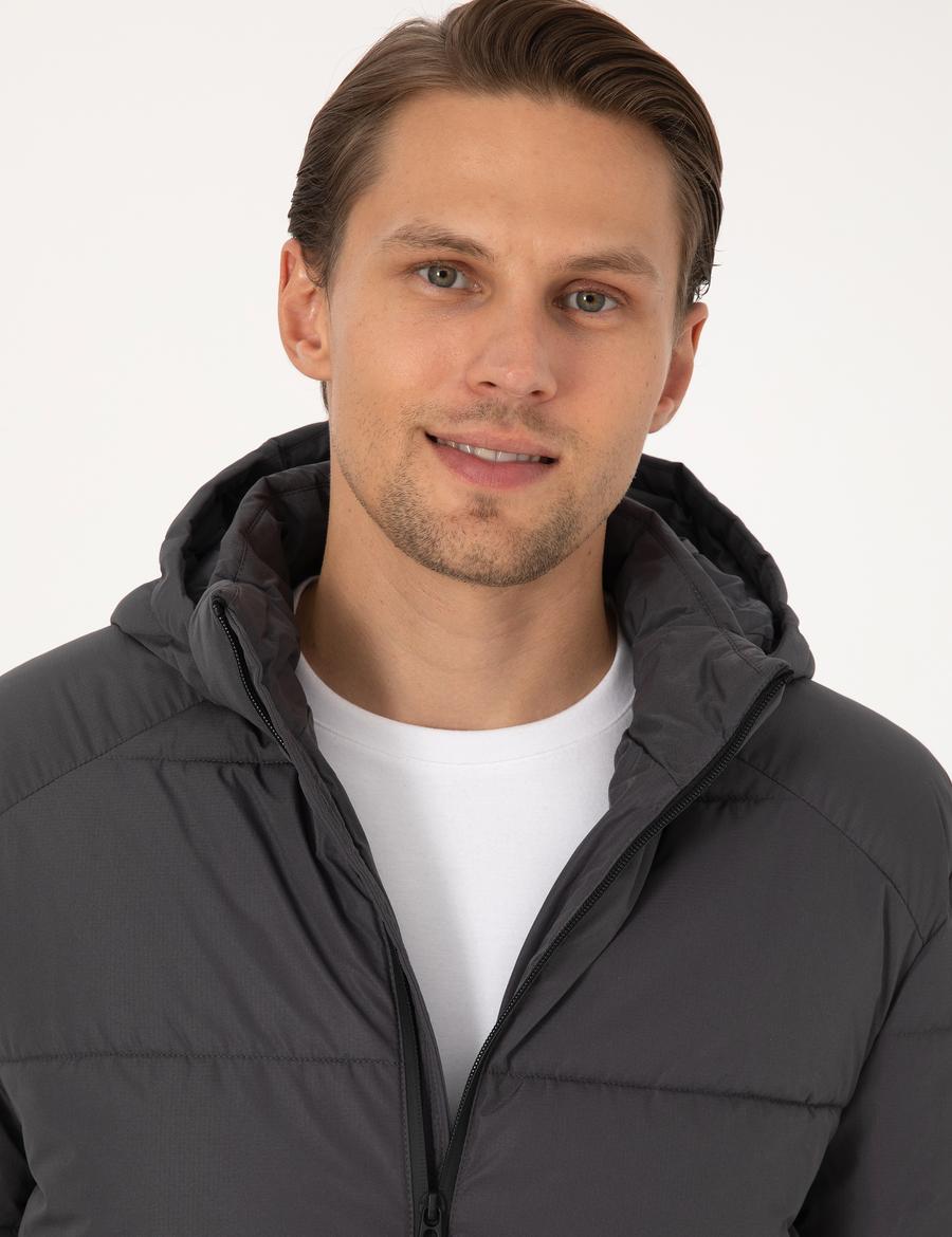 Gri Kapüşonlu Mont