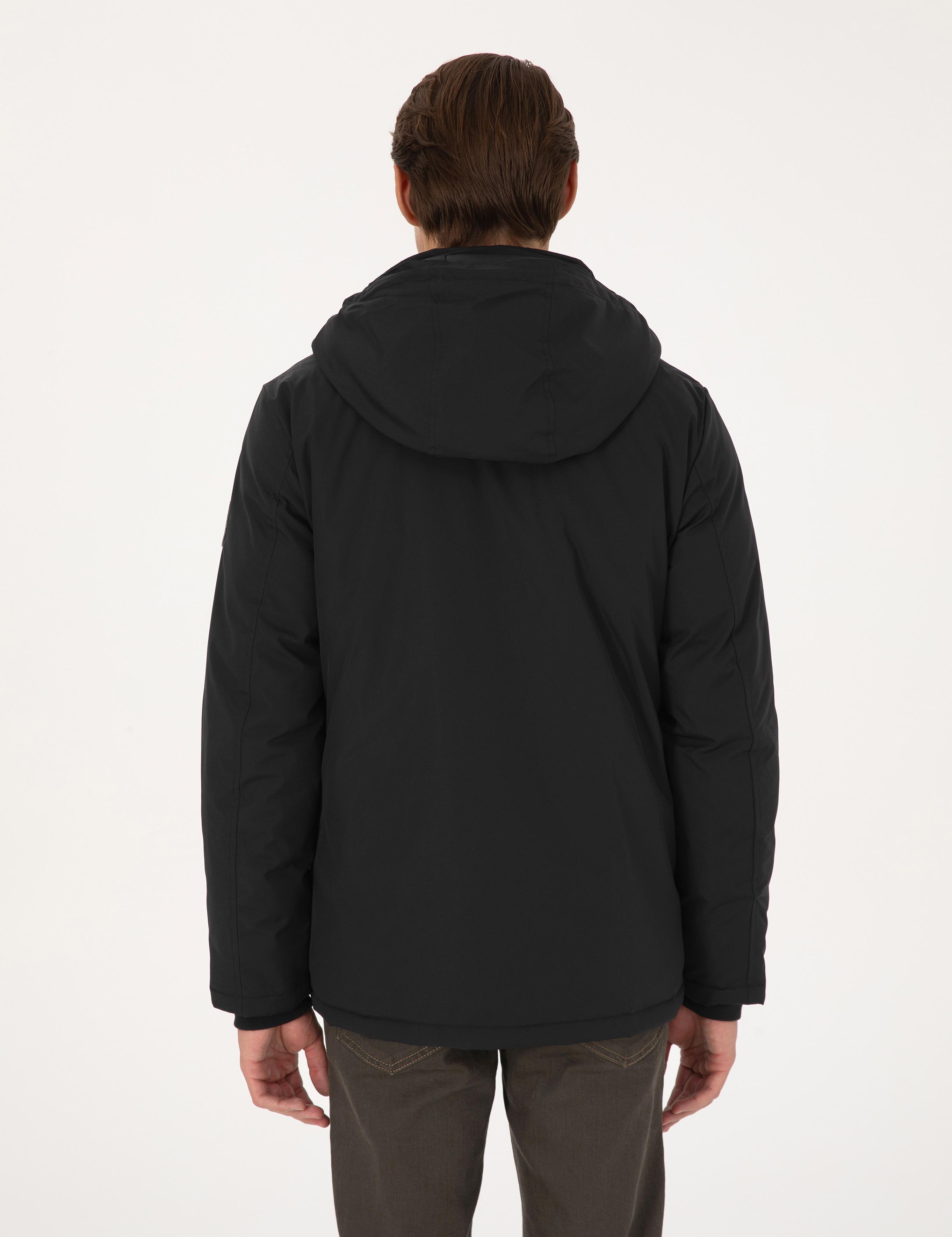 Siyah Kapüşonlu Mont