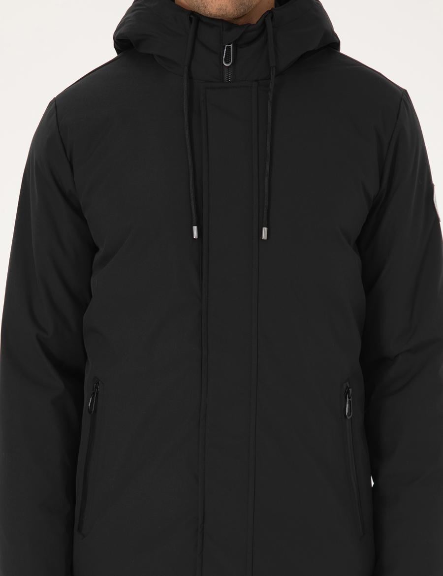 Siyah Kapüşonlu Mont