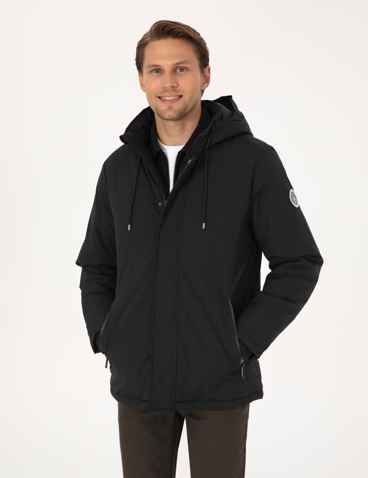 Siyah Kapüşonlu Mont