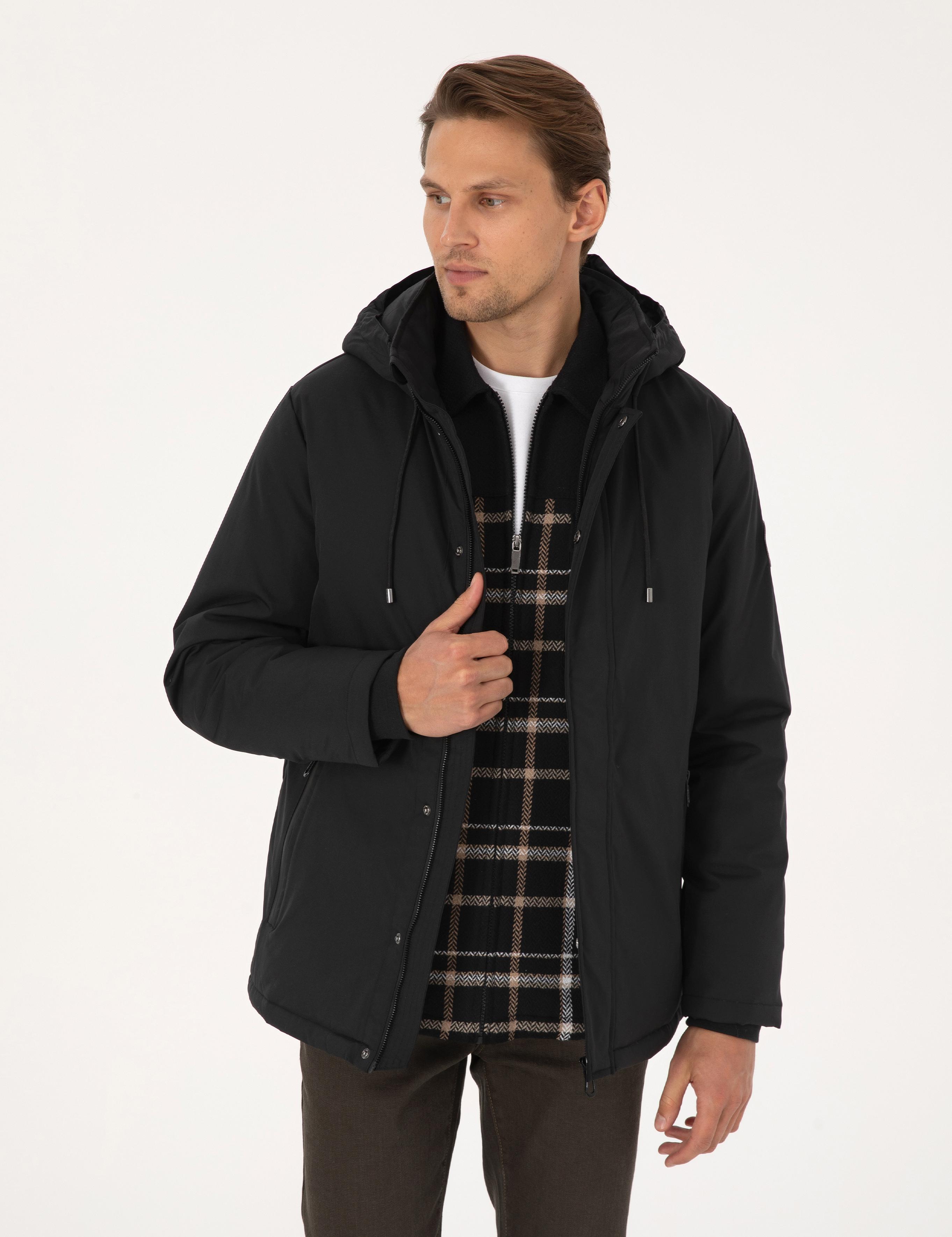 Siyah Kapüşonlu Mont