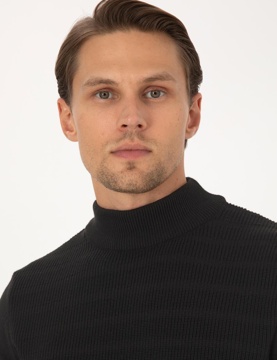 Siyah Slim Fit Yarım Balıkçı Yaka Triko Kazak