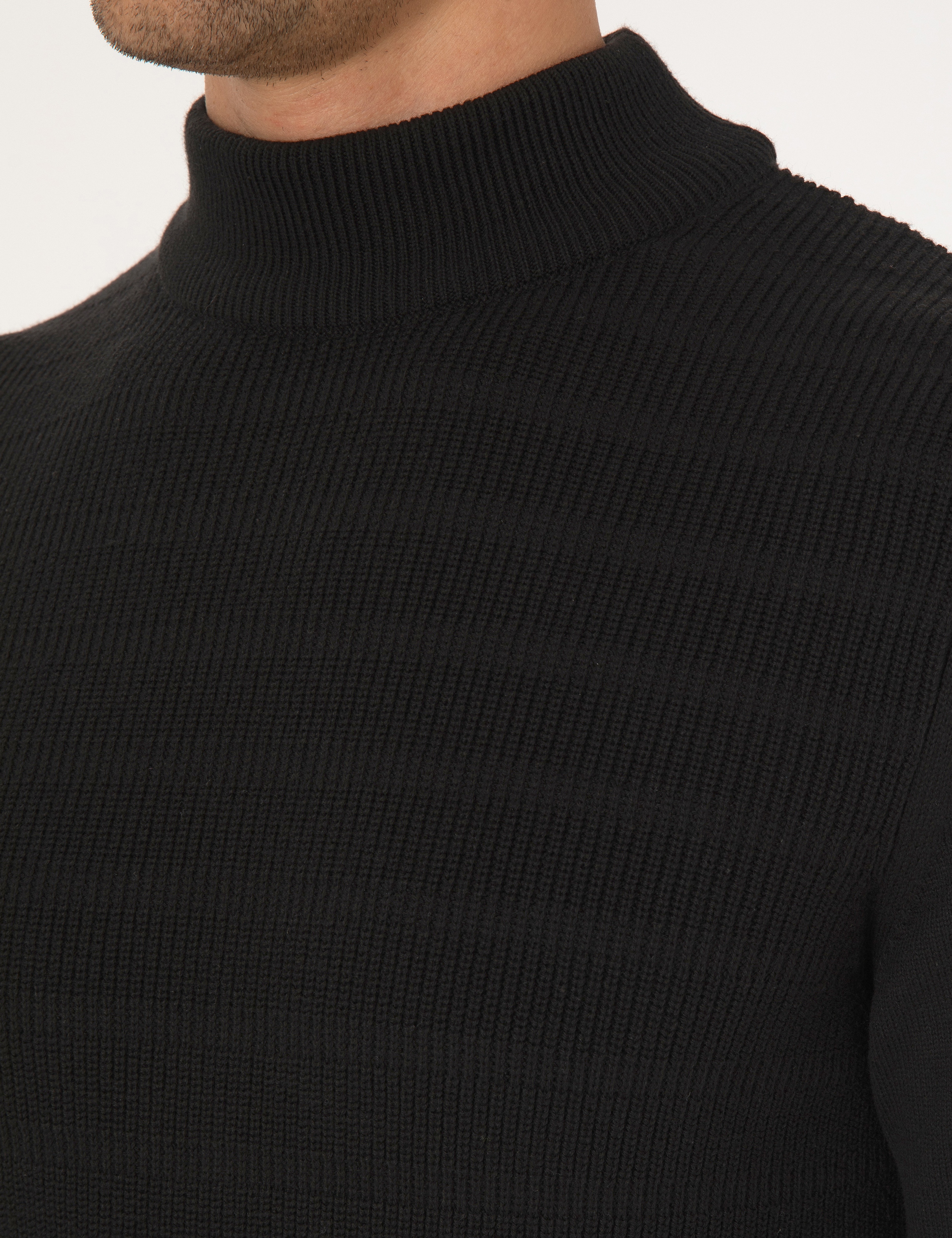 Siyah Slim Fit Yarım Balıkçı Yaka Triko Kazak