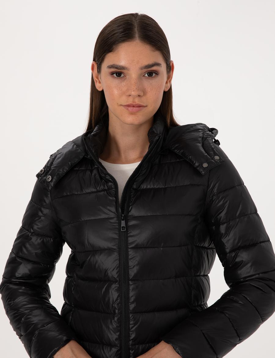 Siyah Çıkarılabilir Kapüşonlu Mont