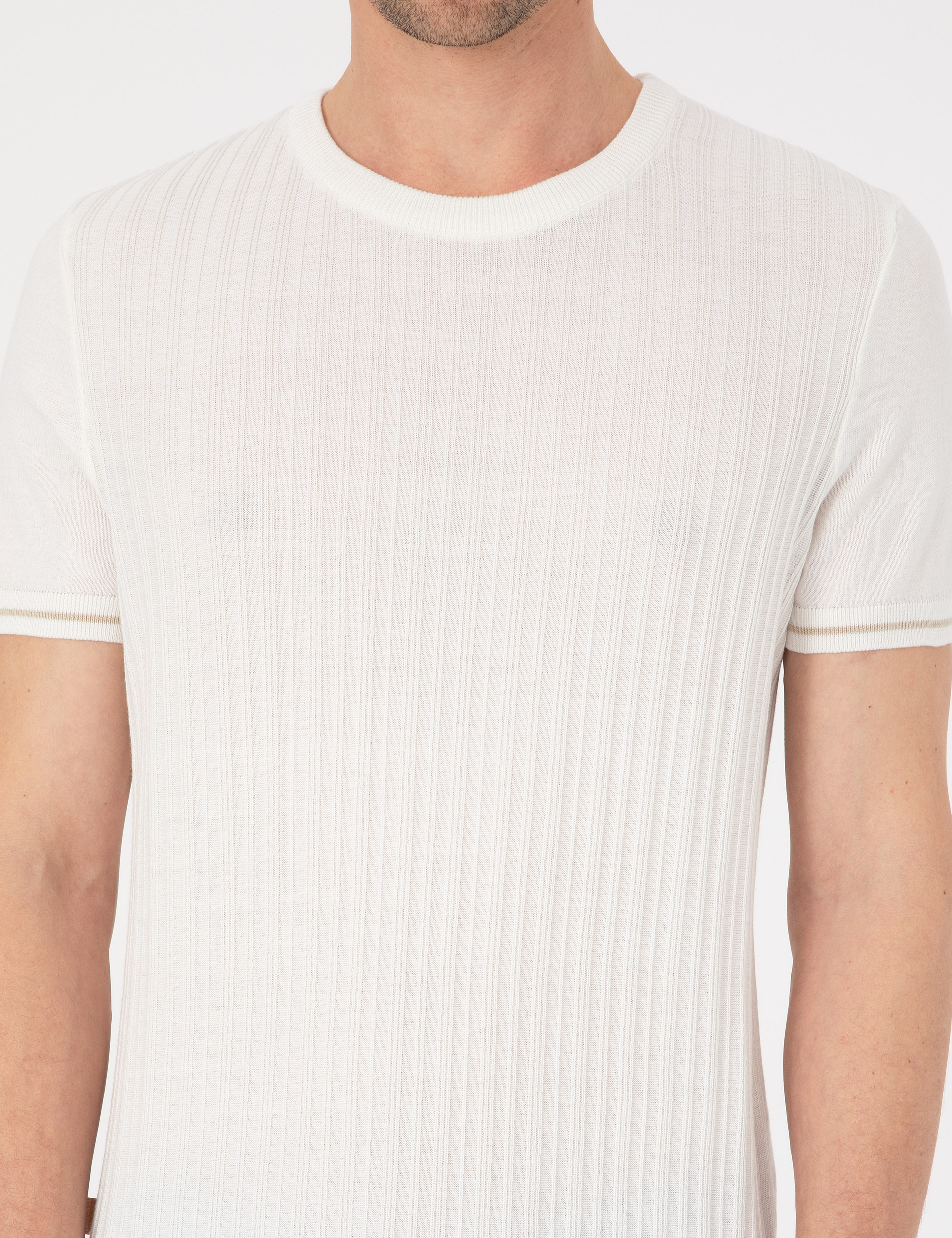 Ekru Slim Fit Bisiklet Yaka Triko Tişört