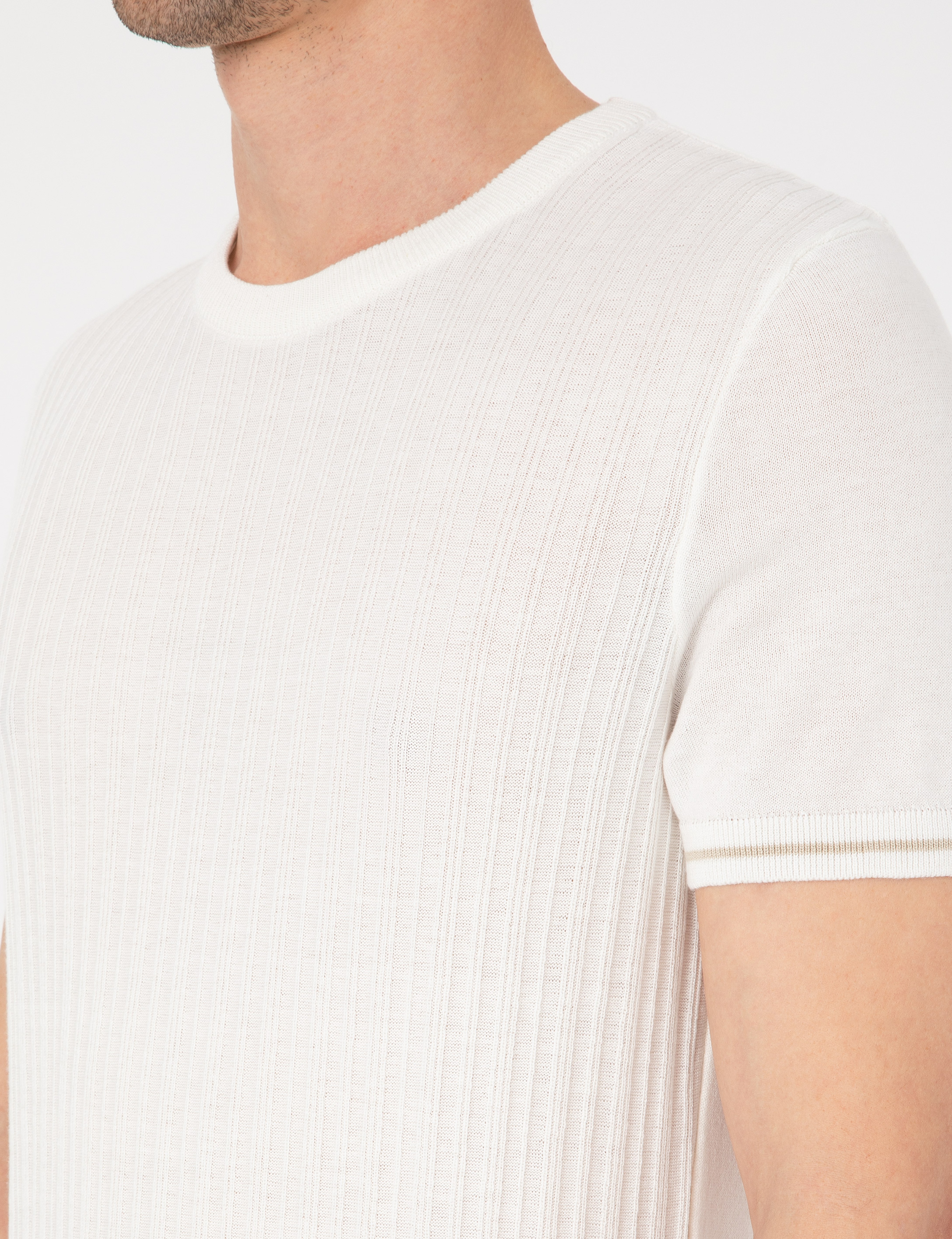 Ekru Slim Fit Bisiklet Yaka Triko Tişört