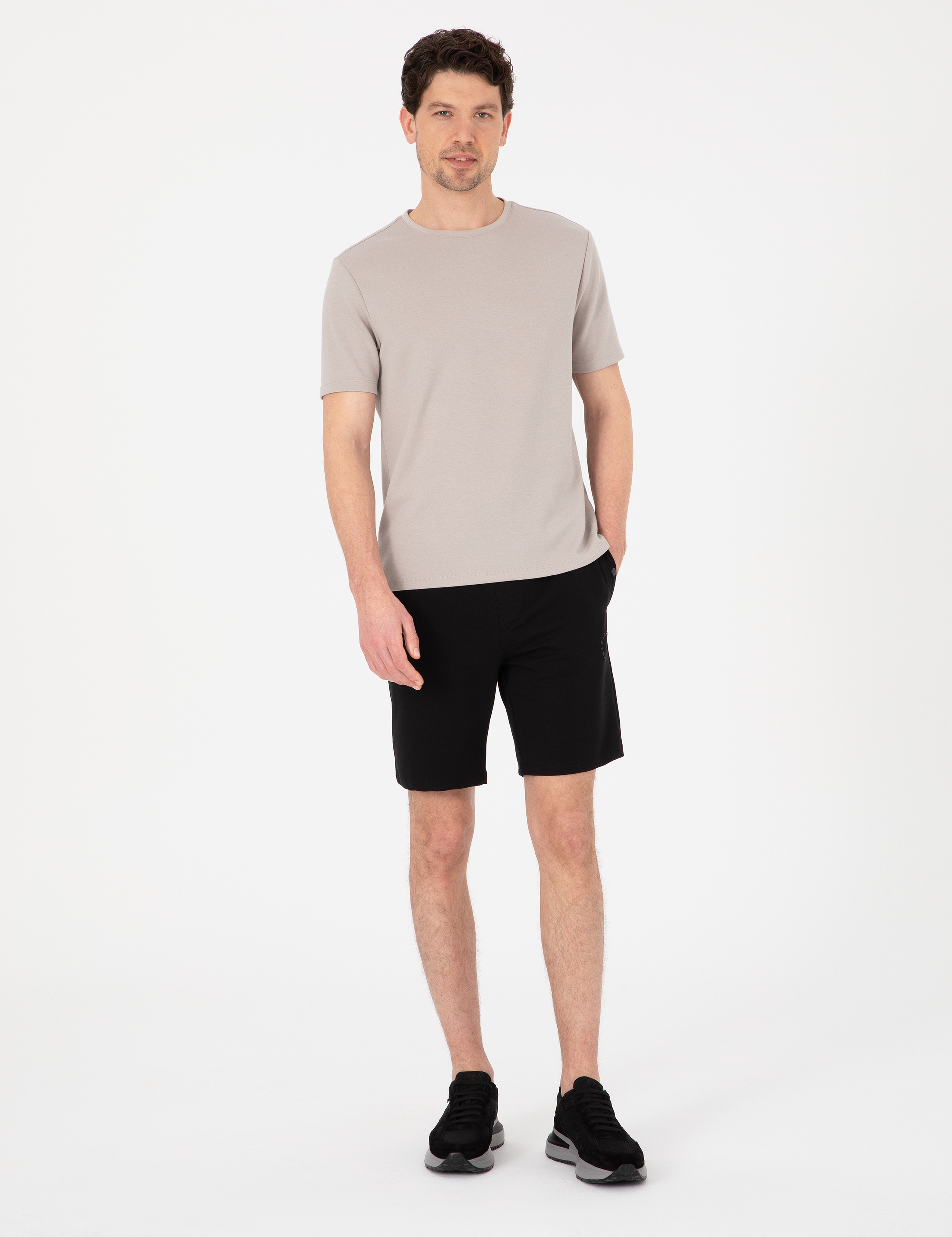 Siyah Regular Fit Örme Şort - Image 1