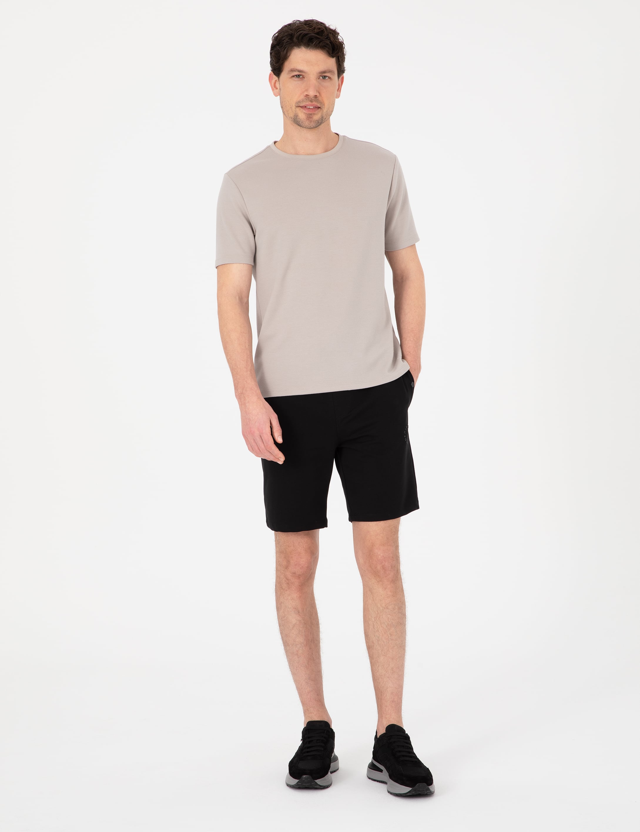 Siyah Regular Fit Örme Şort