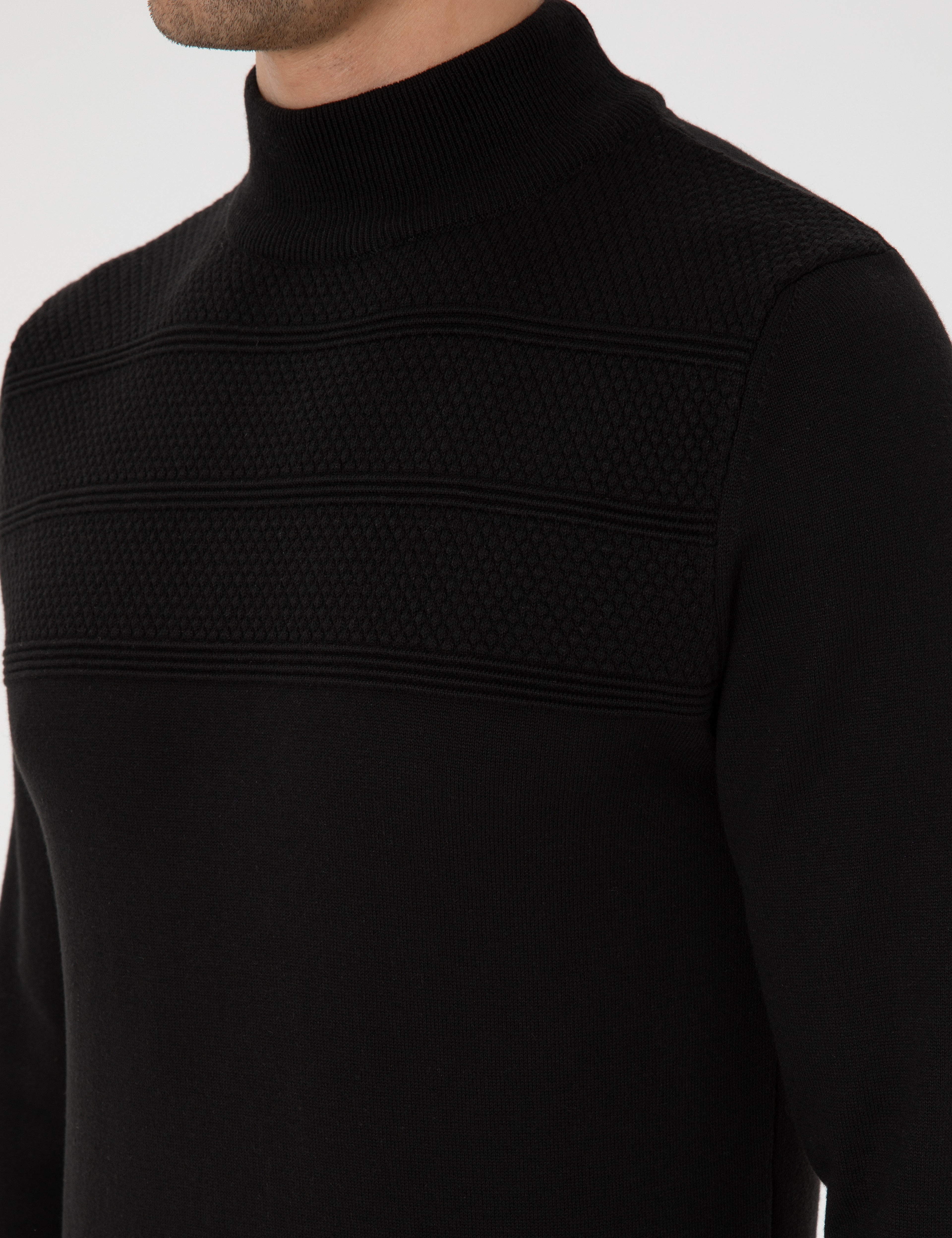 Siyah Slim Fit Yarım Balıkçı Yaka Triko Kazak