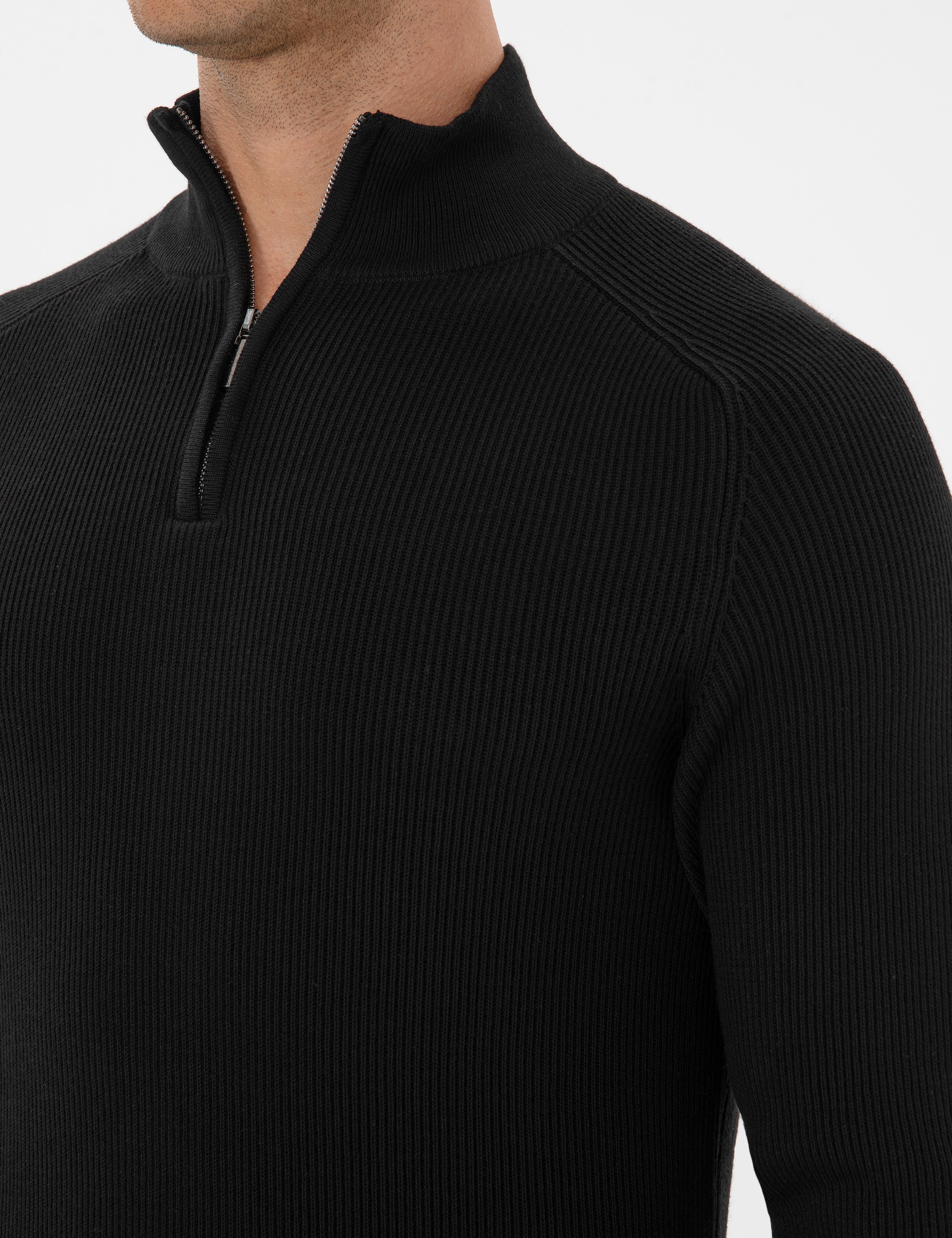 Siyah Slim Fit Dik Yaka Fermuarlı Triko Kazak