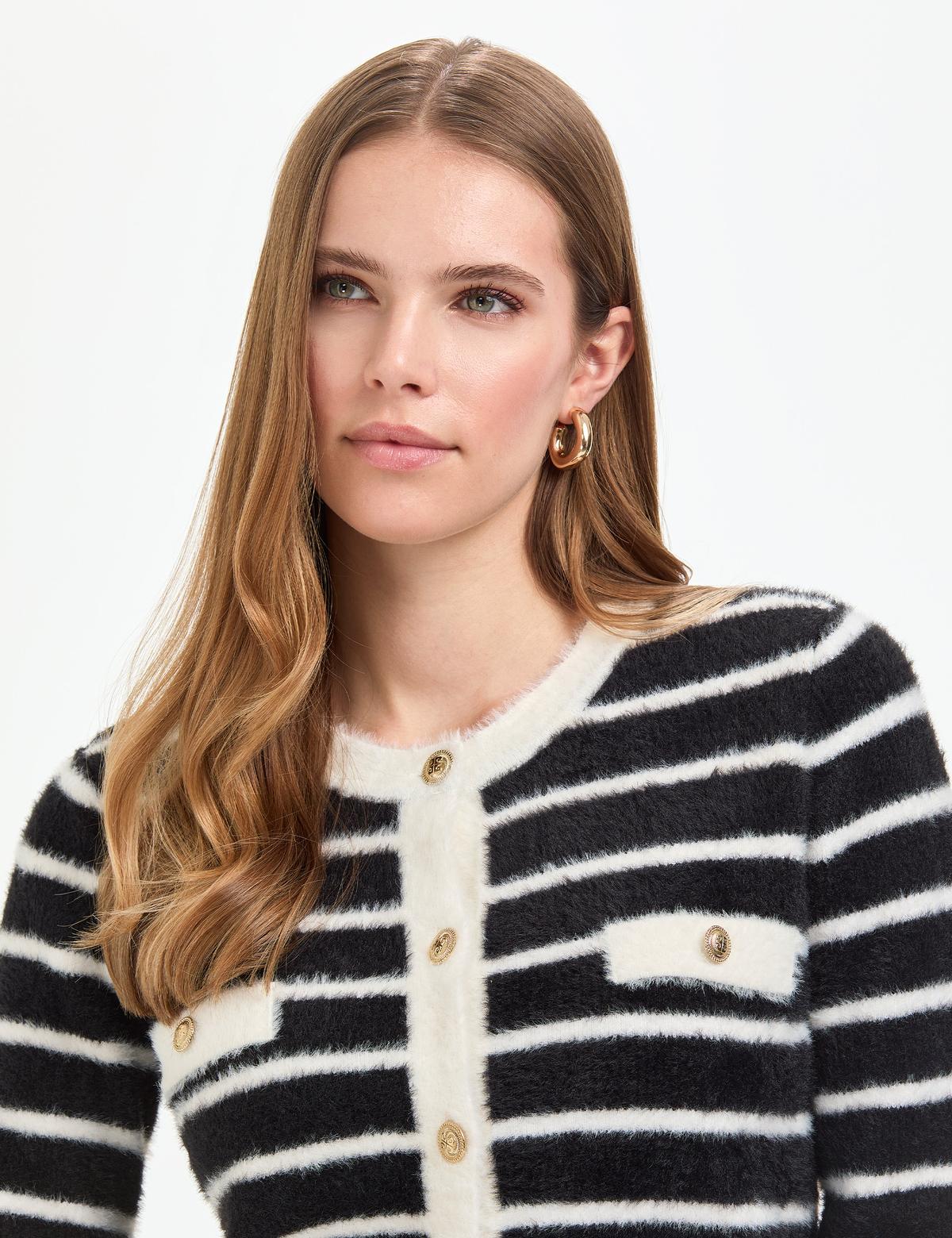 Siyah Crop Top Triko Hırka - 50296328010