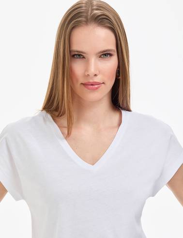 Beyaz Regular Fit V Yaka Basic Tişört