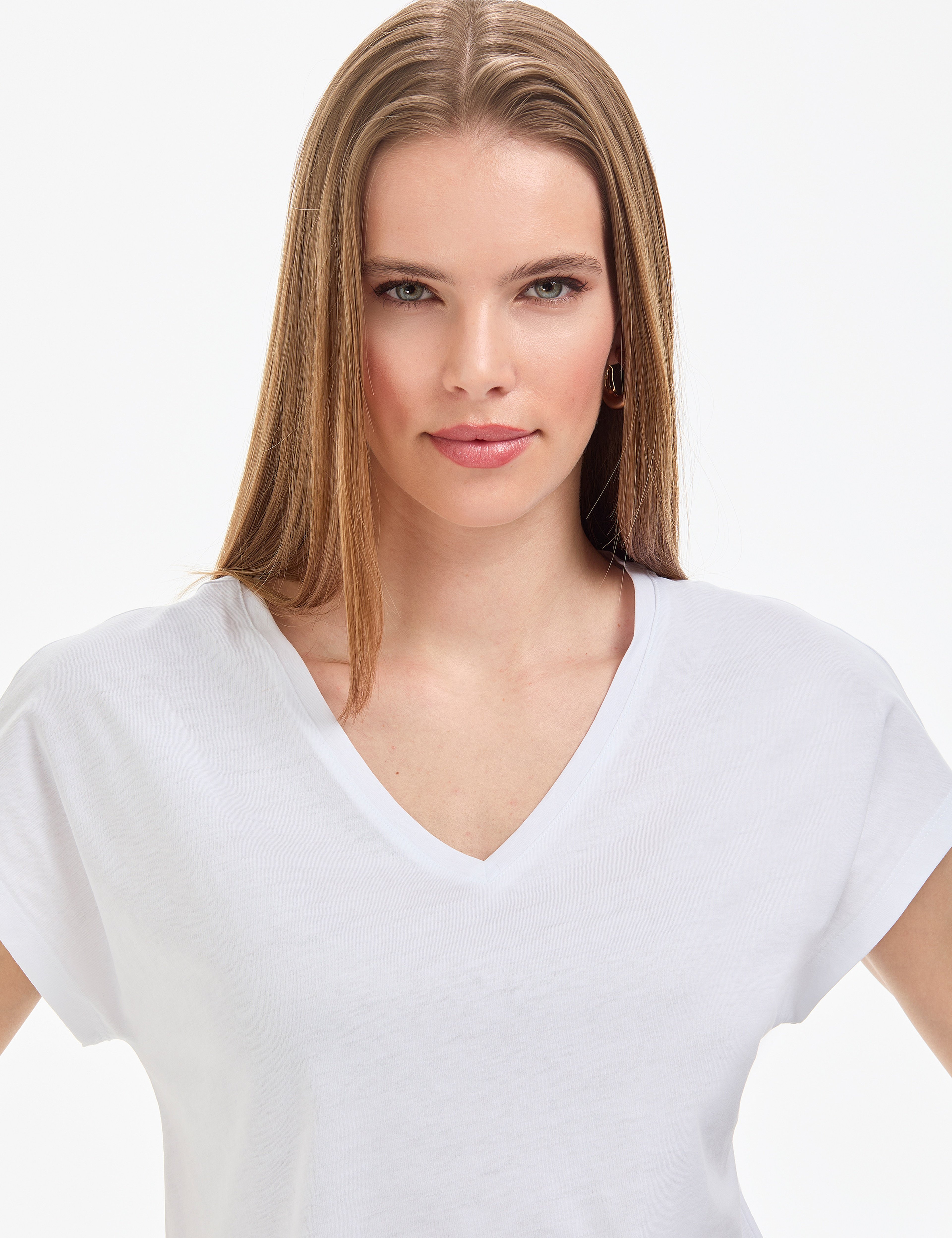 Beyaz Regular Fit V Yaka Basic Tişört