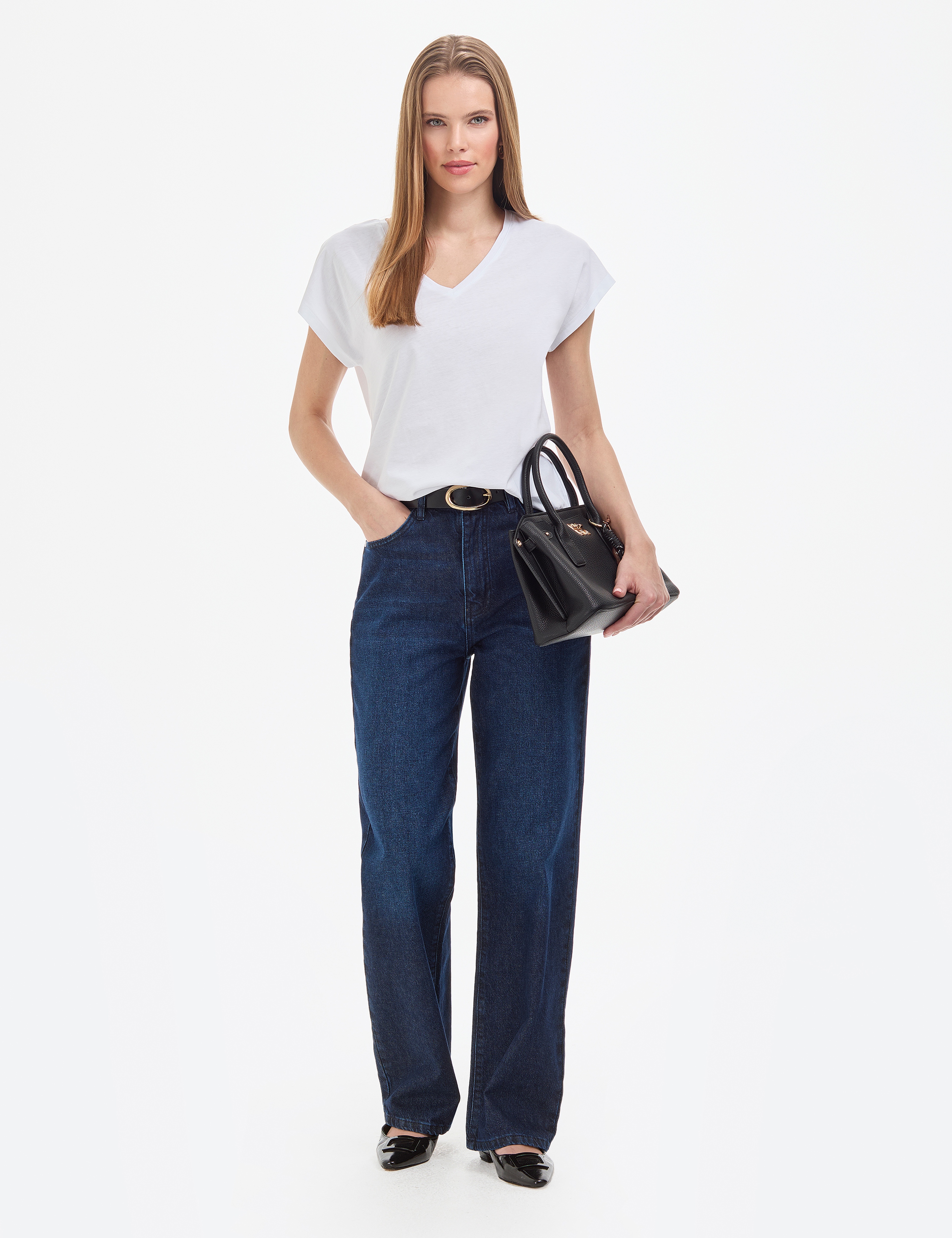 Beyaz Regular Fit V Yaka Basic Tişört - Image 4