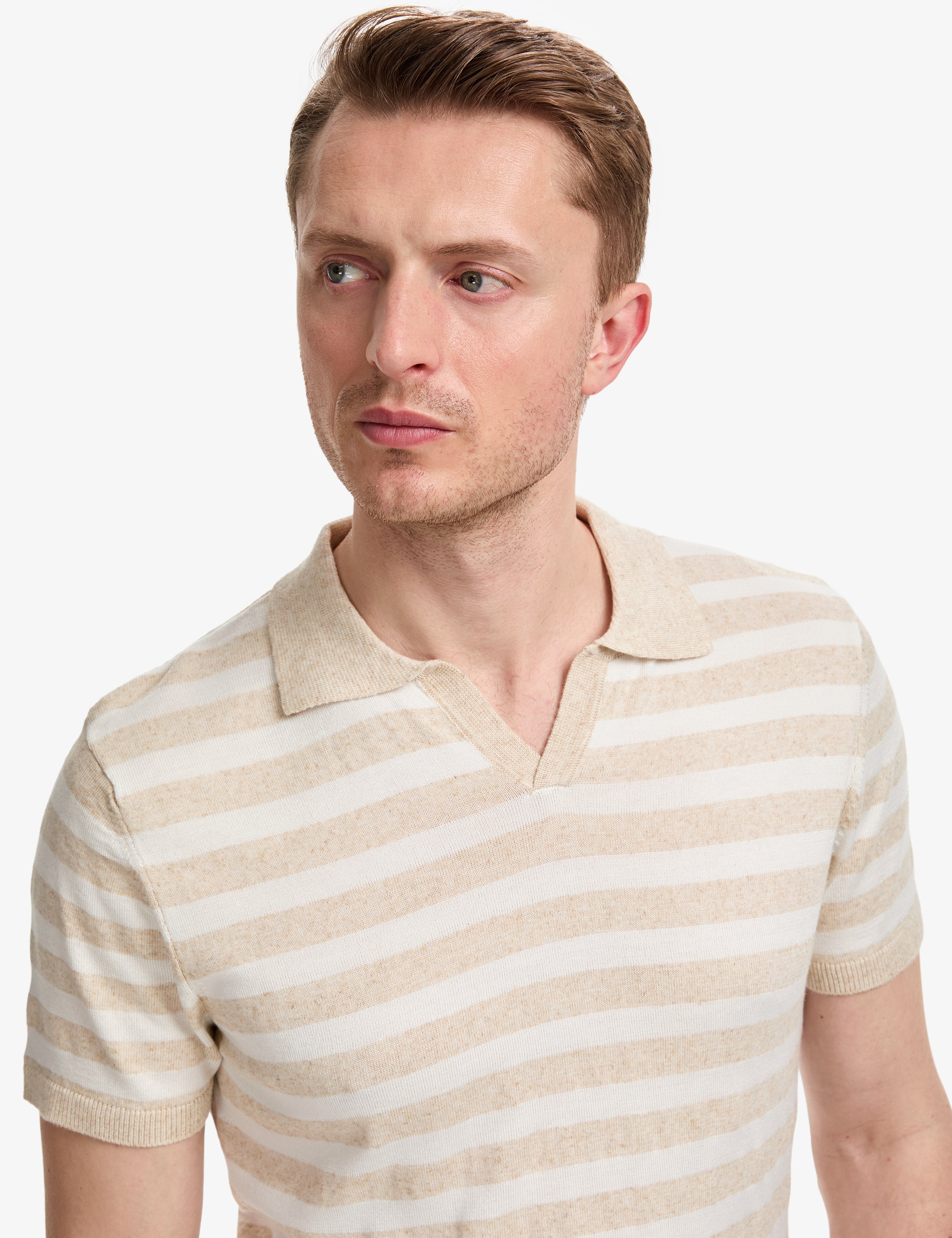 Bej Slim Fit Keten Karışımlı Apaş Yaka Triko Tişört - Image 2