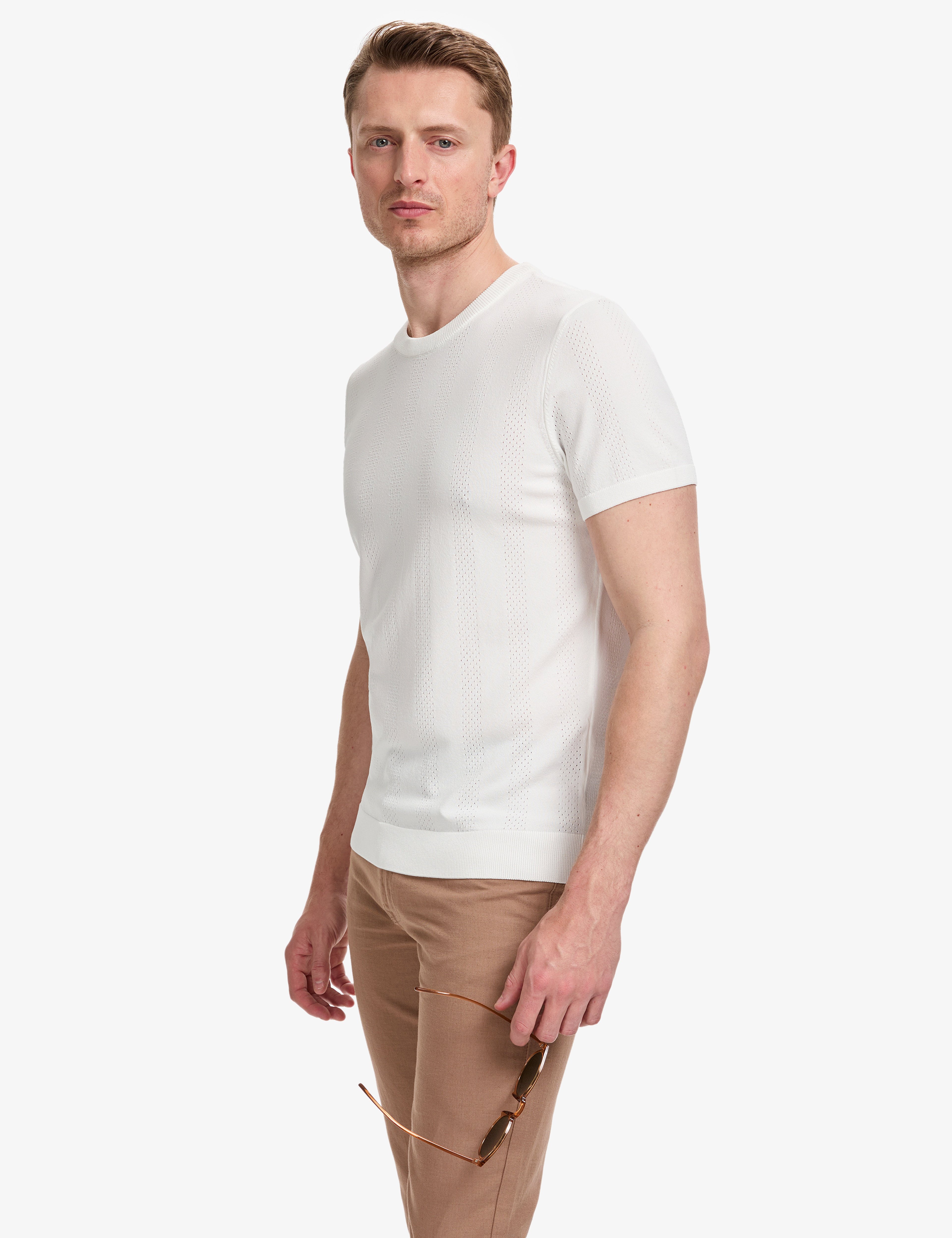 Ekru Slim Fit Bisiklet Yaka Triko Tişört