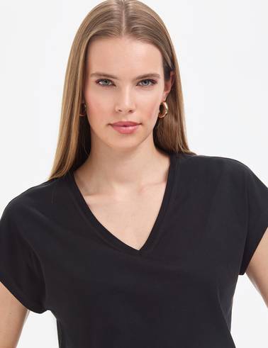 Siyah Regular Fit V Yaka Basic Tişört