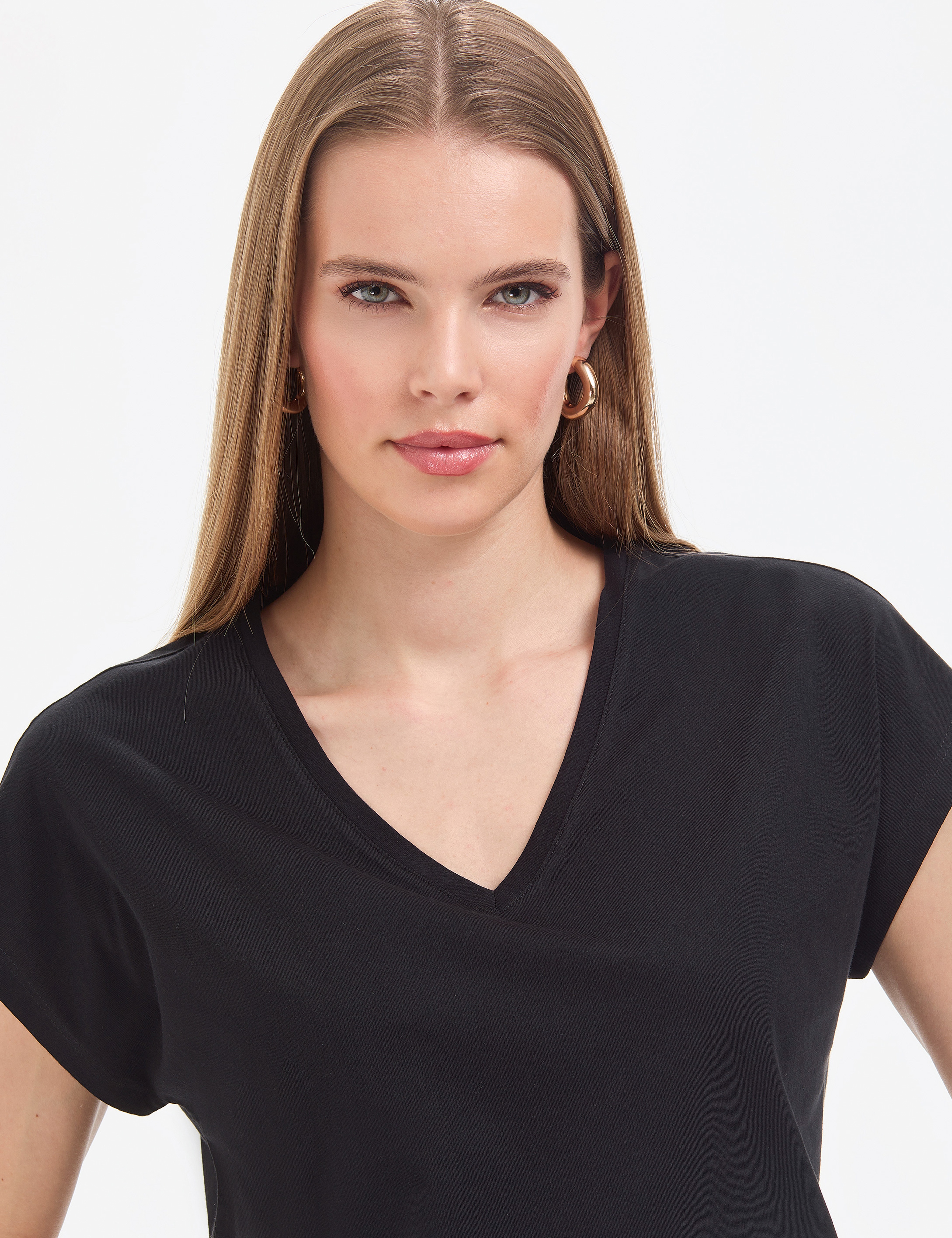 Siyah Regular Fit V Yaka Basic Tişört - Image 2
