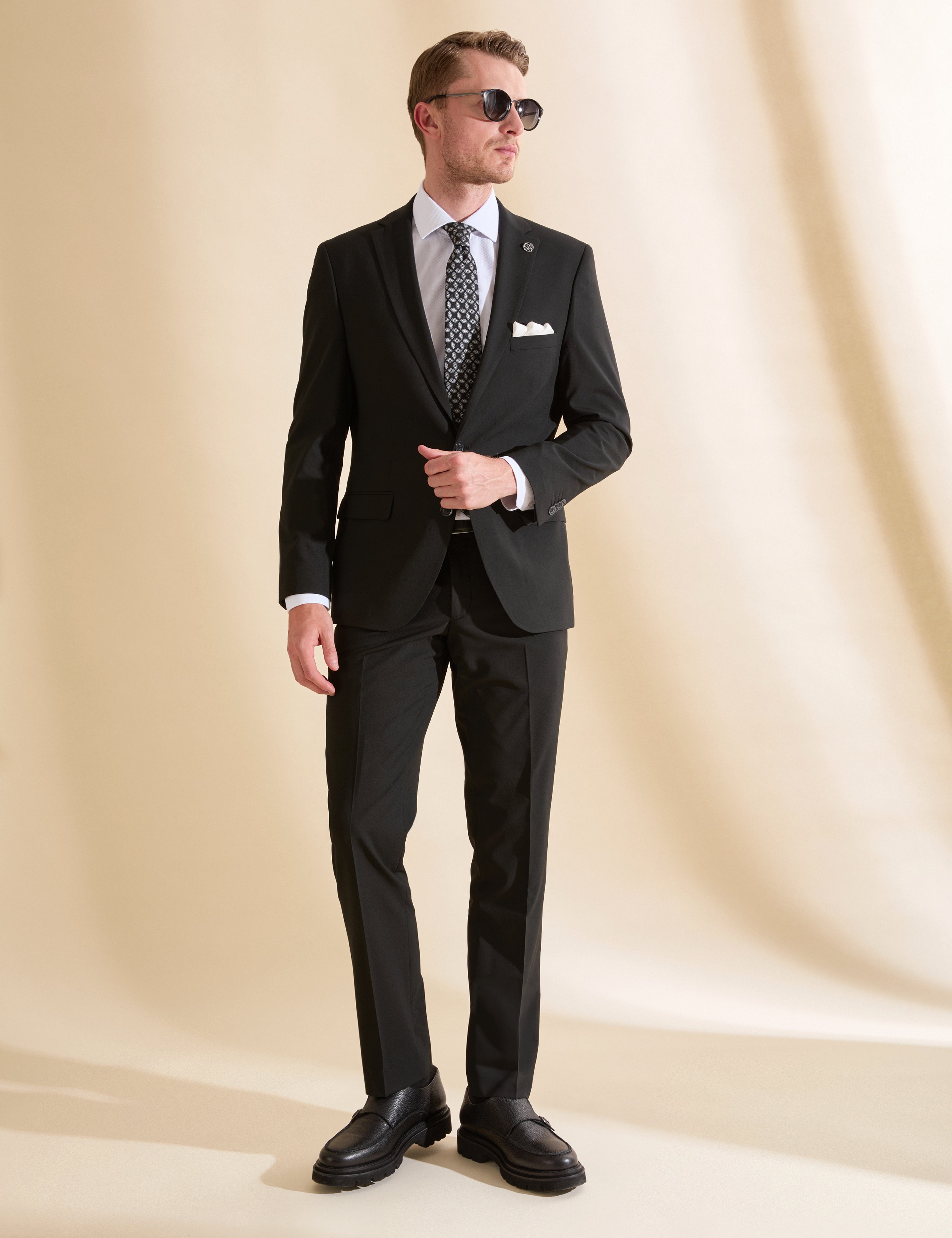 Siyah Slim Fit Mono Yaka Takım Elbise