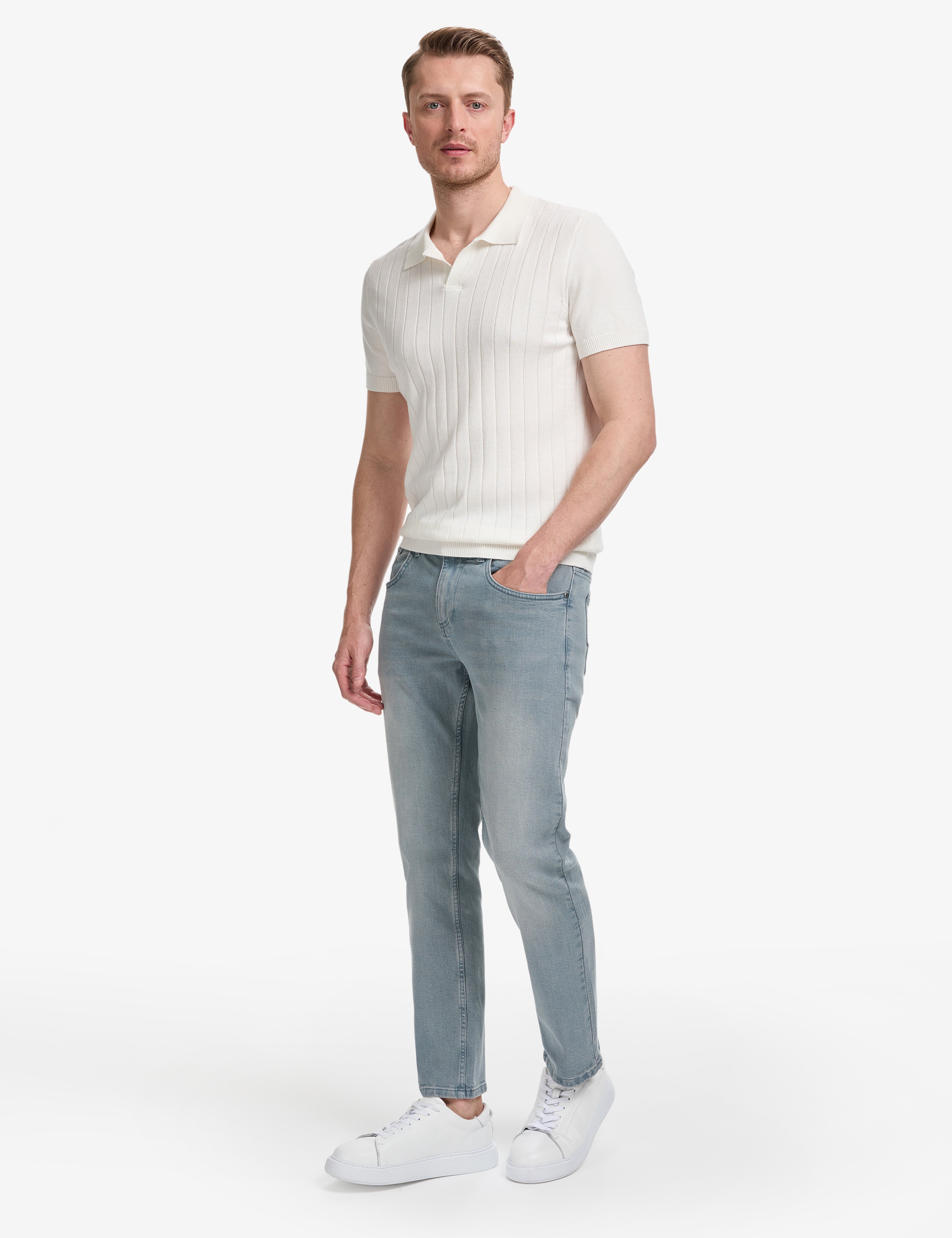 Ekru Slim Fit %100 Pamuk Apaş Yaka Triko Tişört