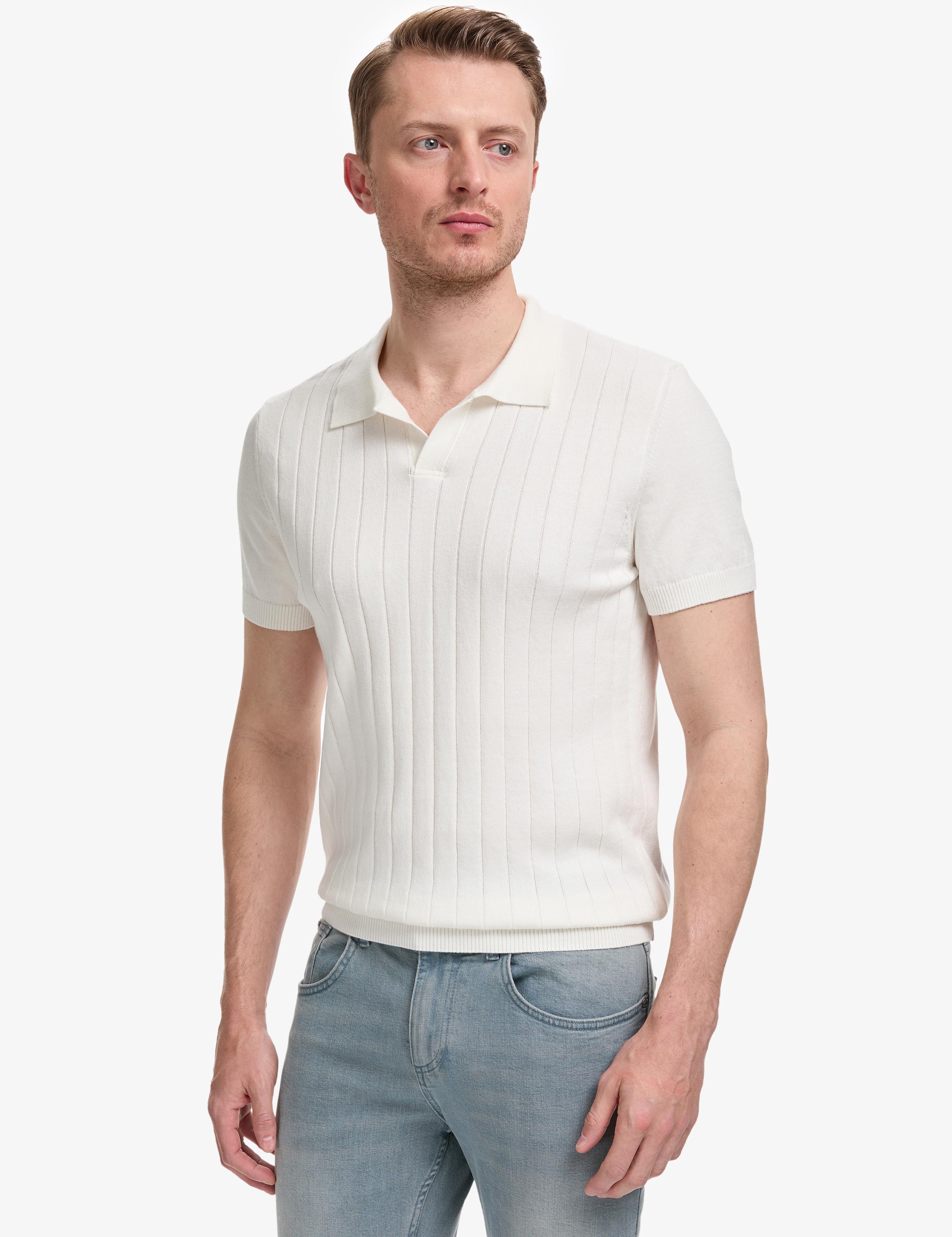 Ekru Slim Fit Apaş Yaka Triko Tişört