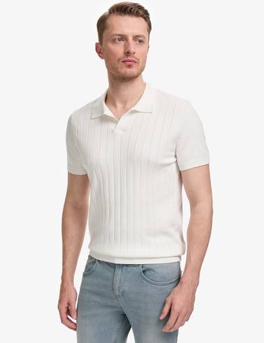 Ekru Slim Fit %100 Pamuk Apaş Yaka Triko Tişört