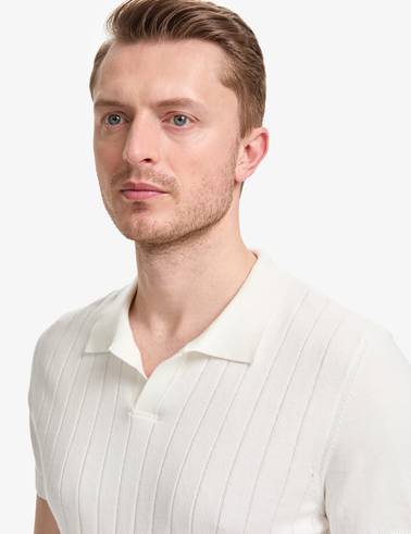 Ekru Slim Fit %100 Pamuk Apaş Yaka Triko Tişört
