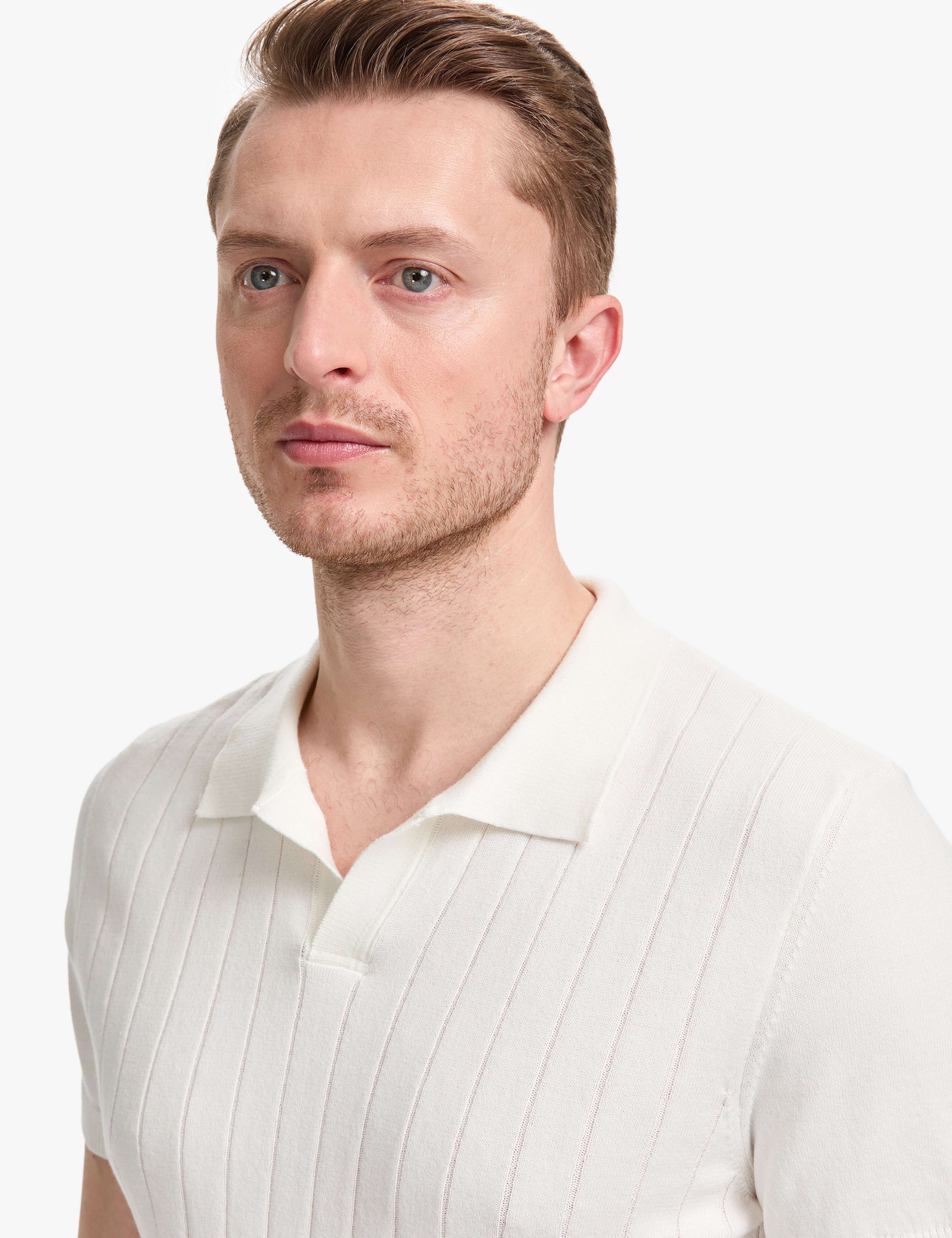 Ekru Slim Fit %100 Pamuk Apaş Yaka Triko Tişört