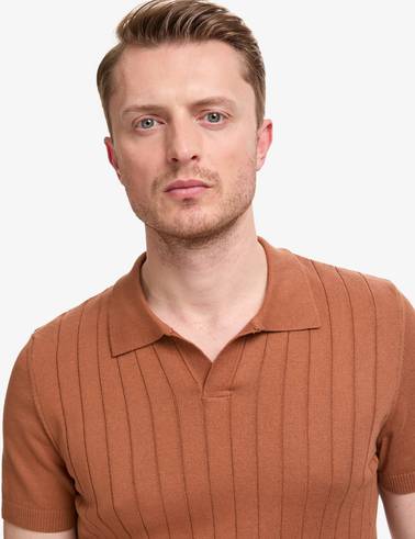 Açık Kahverengi Slim Fit %100 Pamuk Apaş Yaka Triko Tişört